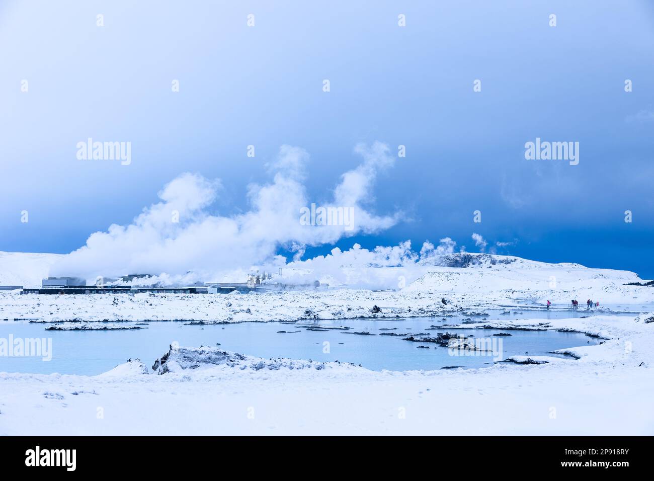 Paesaggio intorno alla famosa Laguna Blu dell'Islanda e vicino alla centrale geotermica di Svartsengi. Foto Stock