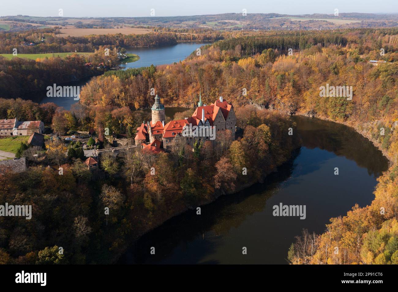 Veduta aerea del Castello di Czocha situato sul Lago di Lesnia, vicino al fiume Kwisa, in quella che è ora la parte polacca dell'alta Lusazia (in polacco: Łużyce Górne) Foto Stock