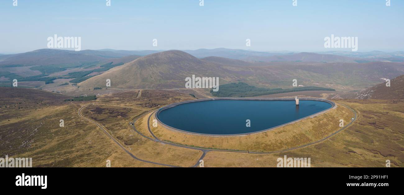 Veduta aerea di Turlough Hill, conosciuta anche come Tomaneena, situata nelle montagne di Wicklow in Irlanda. Irlanda centrale idroelettrica a stoccaggio pompato Foto Stock