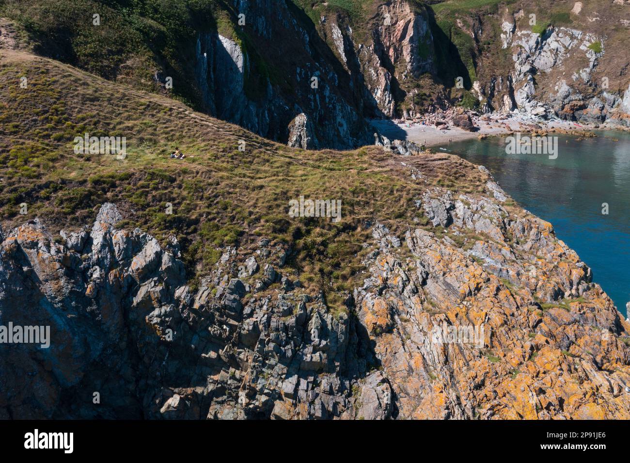 Howth, co. Dublino / Irlanda - Settembre 2020 : veduta aerea del faro di Baily su Howth Head. Intera penisola di Howth visibile nella cornice. Foto Stock