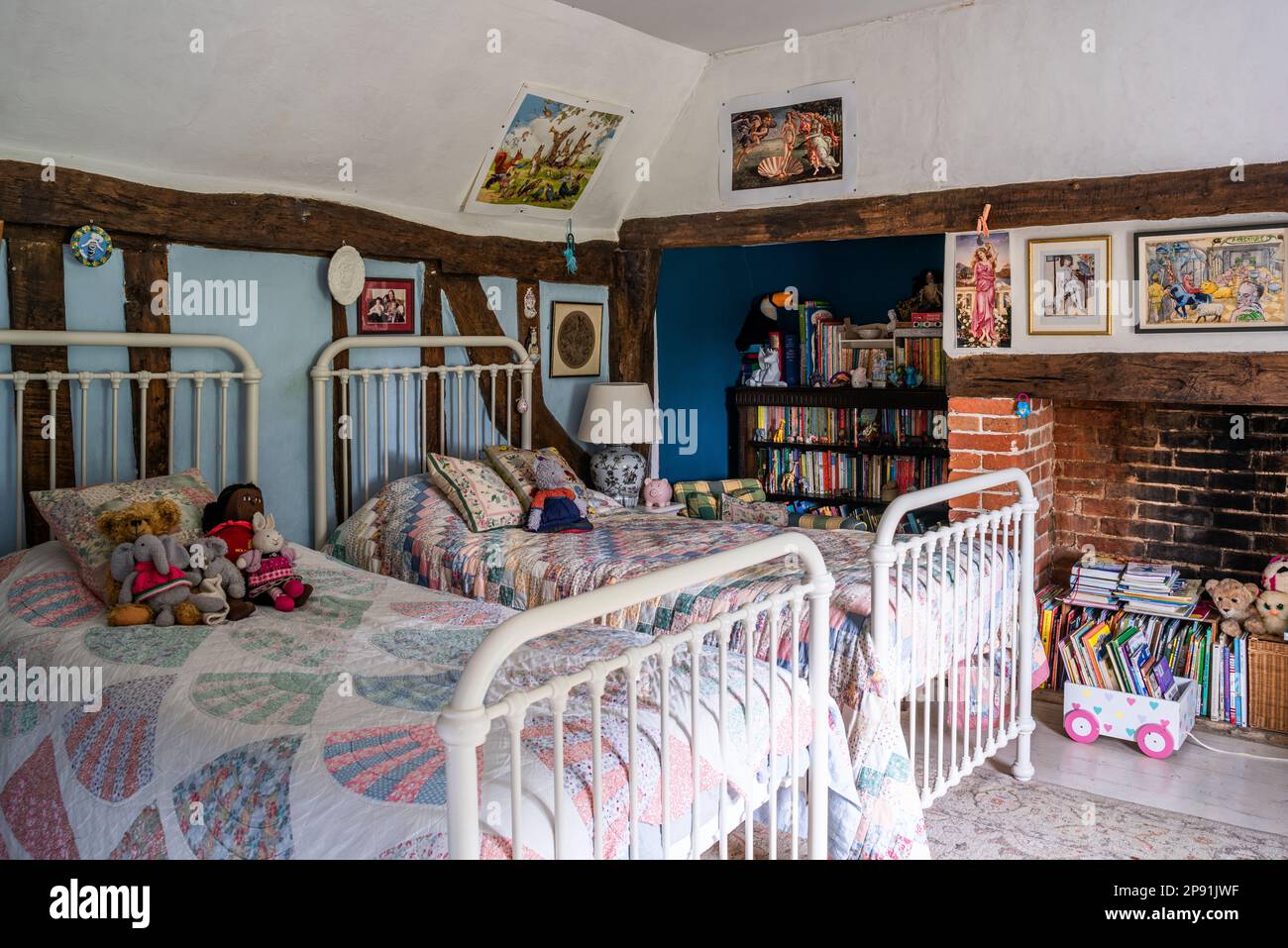 Scaffali della camera da letto immagini e fotografie stock ad alta  risoluzione - Alamy