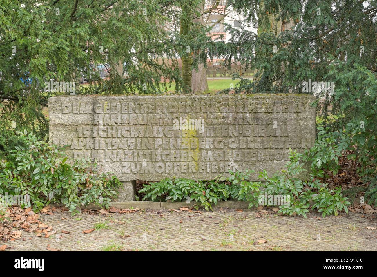 Gedenkstein, Erinnerung an die Opfer der Penzberger Mordnacht, Münchener Straße, Penzberger Straße, Schöneberg, Berlino, Germania Foto Stock