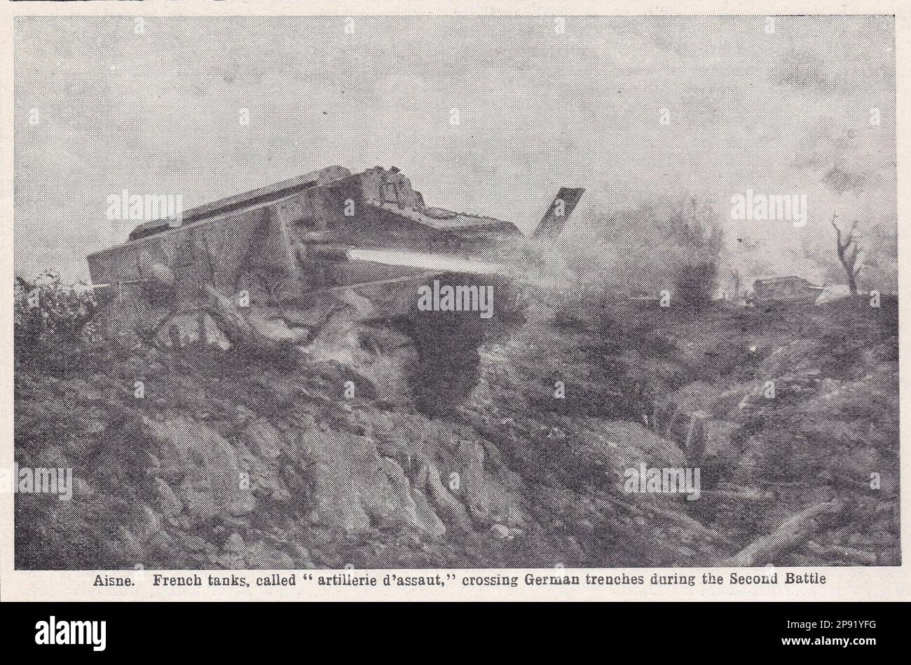 Aisne - carri armati francesi, chiamati 'artillerie d'assaunt', attraversando trincee tedesche durante la seconda battaglia. Foto Stock