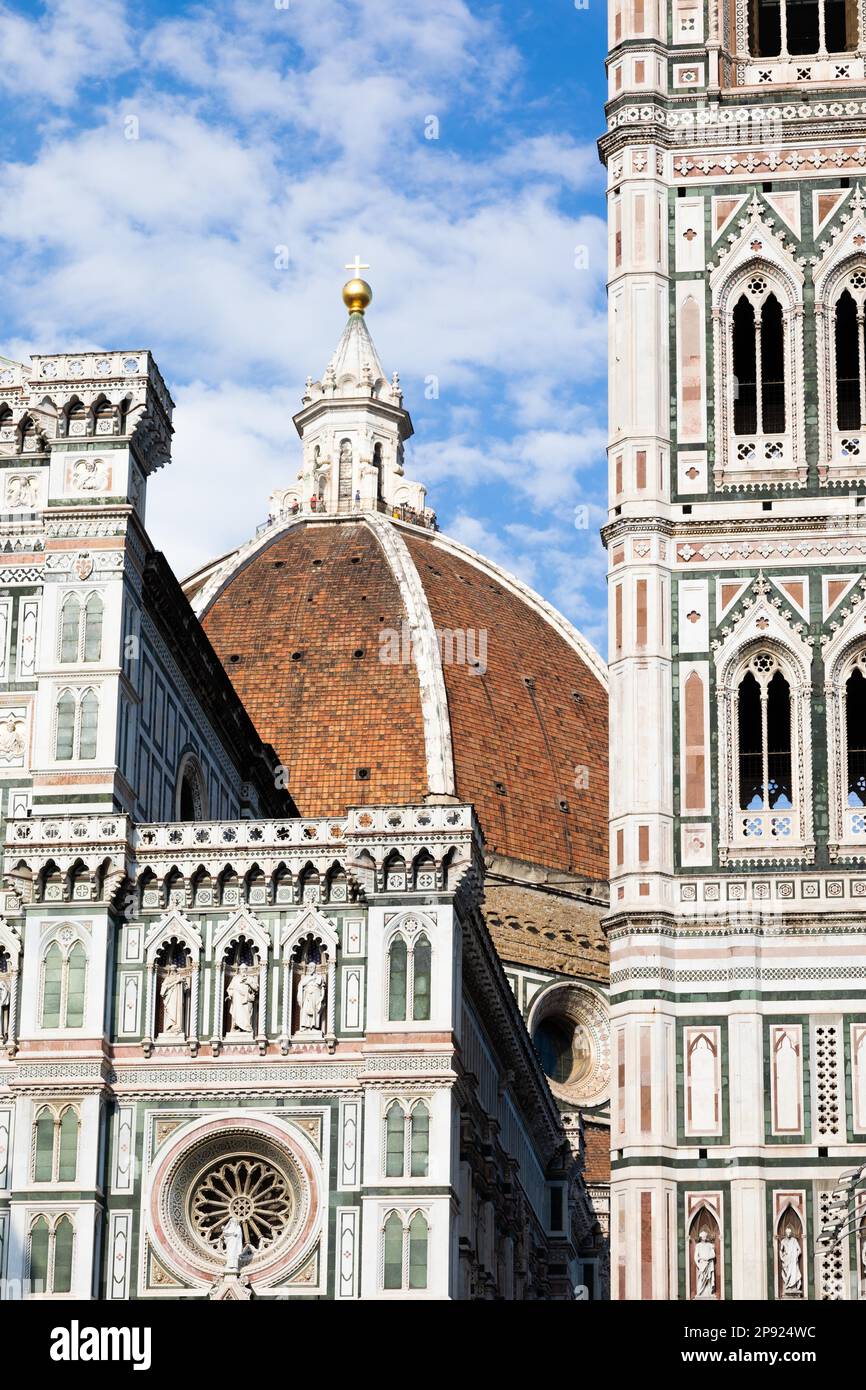 Firenze, Italia. La romantica e colorata cattedrale, detta anche Duomo di Firenze, costruita dalla famiglia Medici in epoca rinascimentale Foto Stock