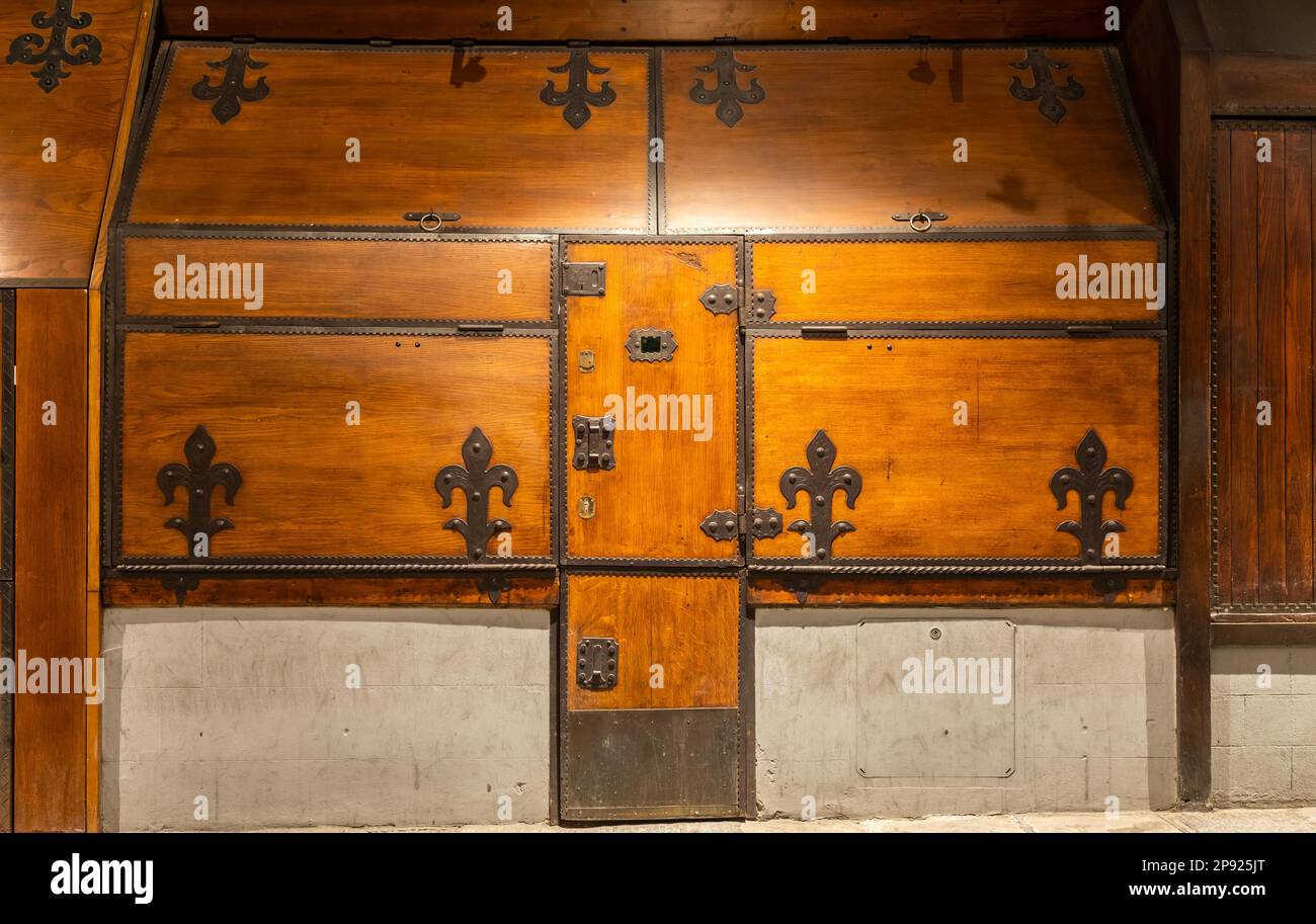 Vintage Old Door - concetto di sicurezza, sicurezza, segreto, privacy, protezione Foto Stock