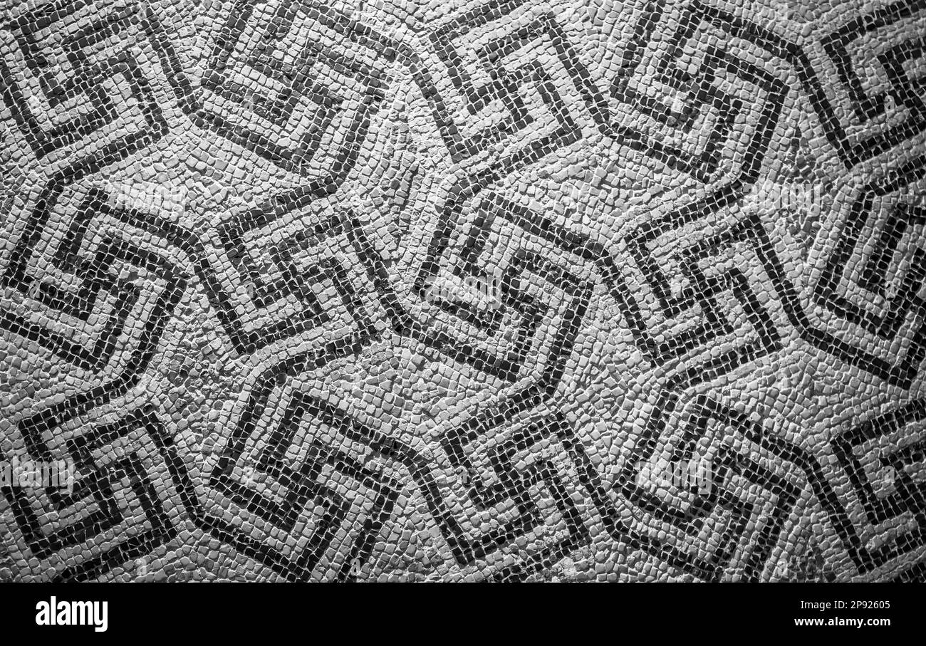 Simbolo della swastika nell'antica decorazione a mosaico celtico. Design per uno sfondo di vecchio stile Foto Stock