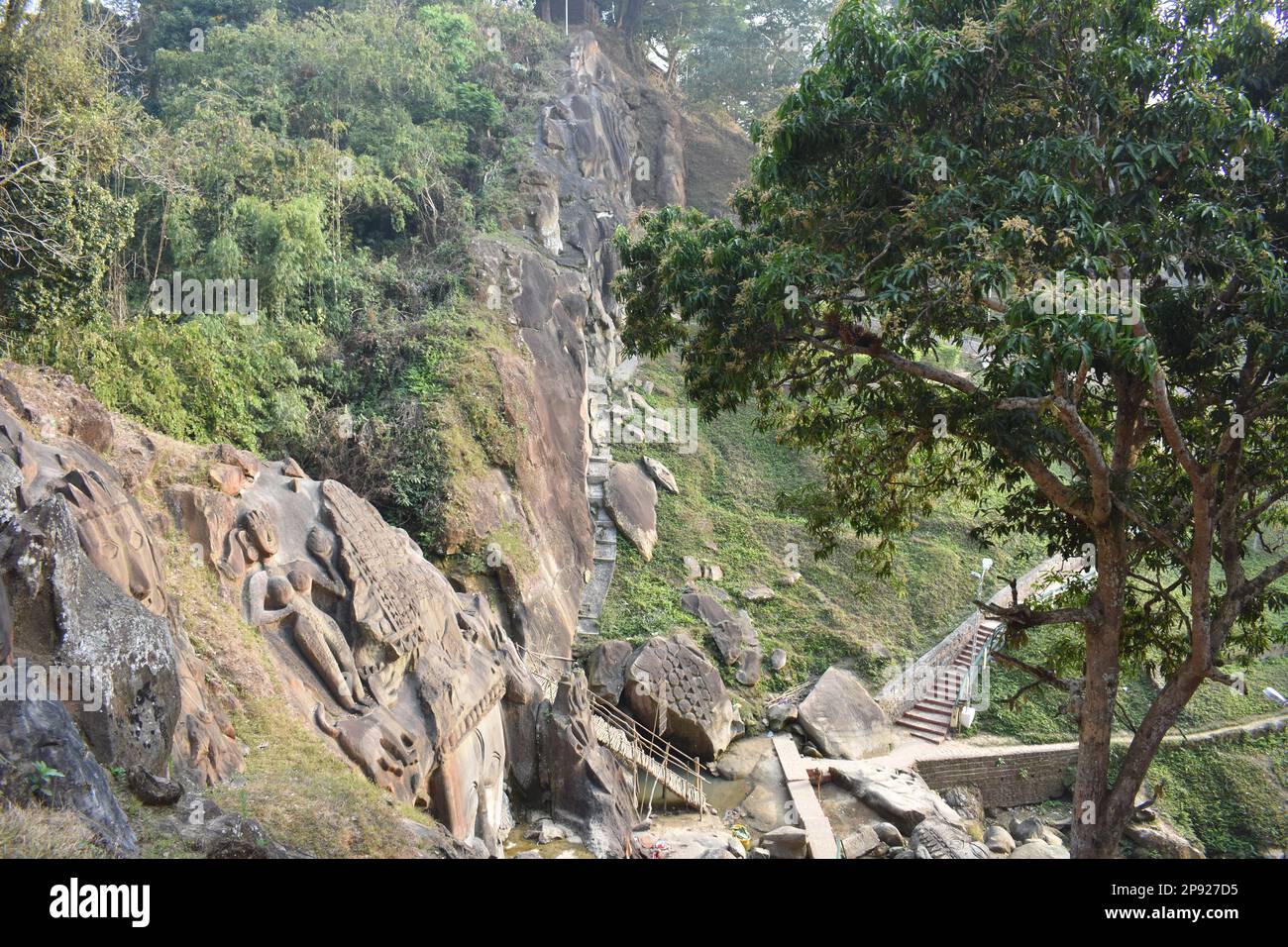 Rovine di un'antica civiltà in Unokoti, Tripura, India. Foto Stock