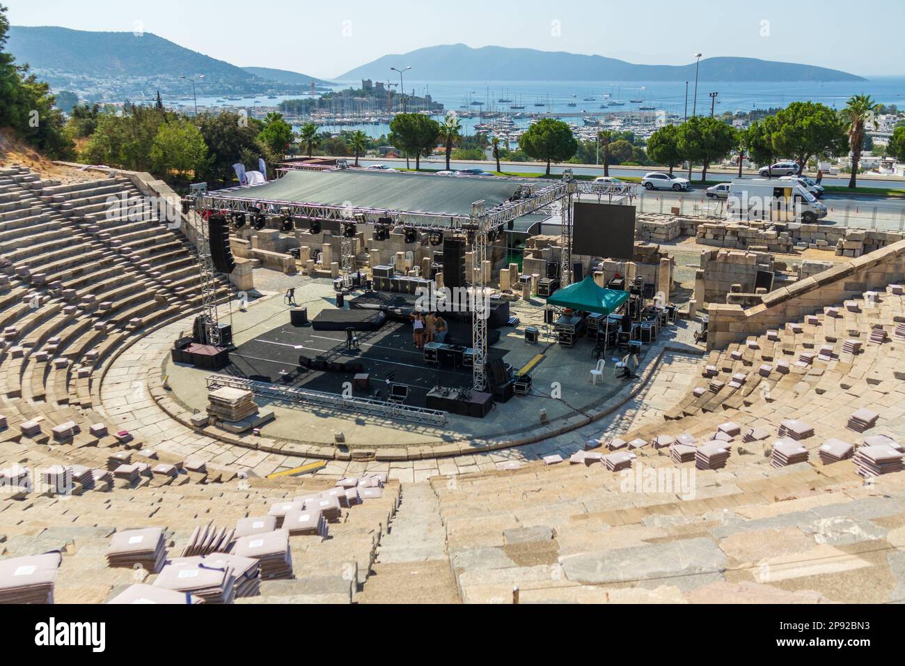 Anfiteatro di Bodrum con allestimento scenico per concerti visti dall'alto Foto Stock