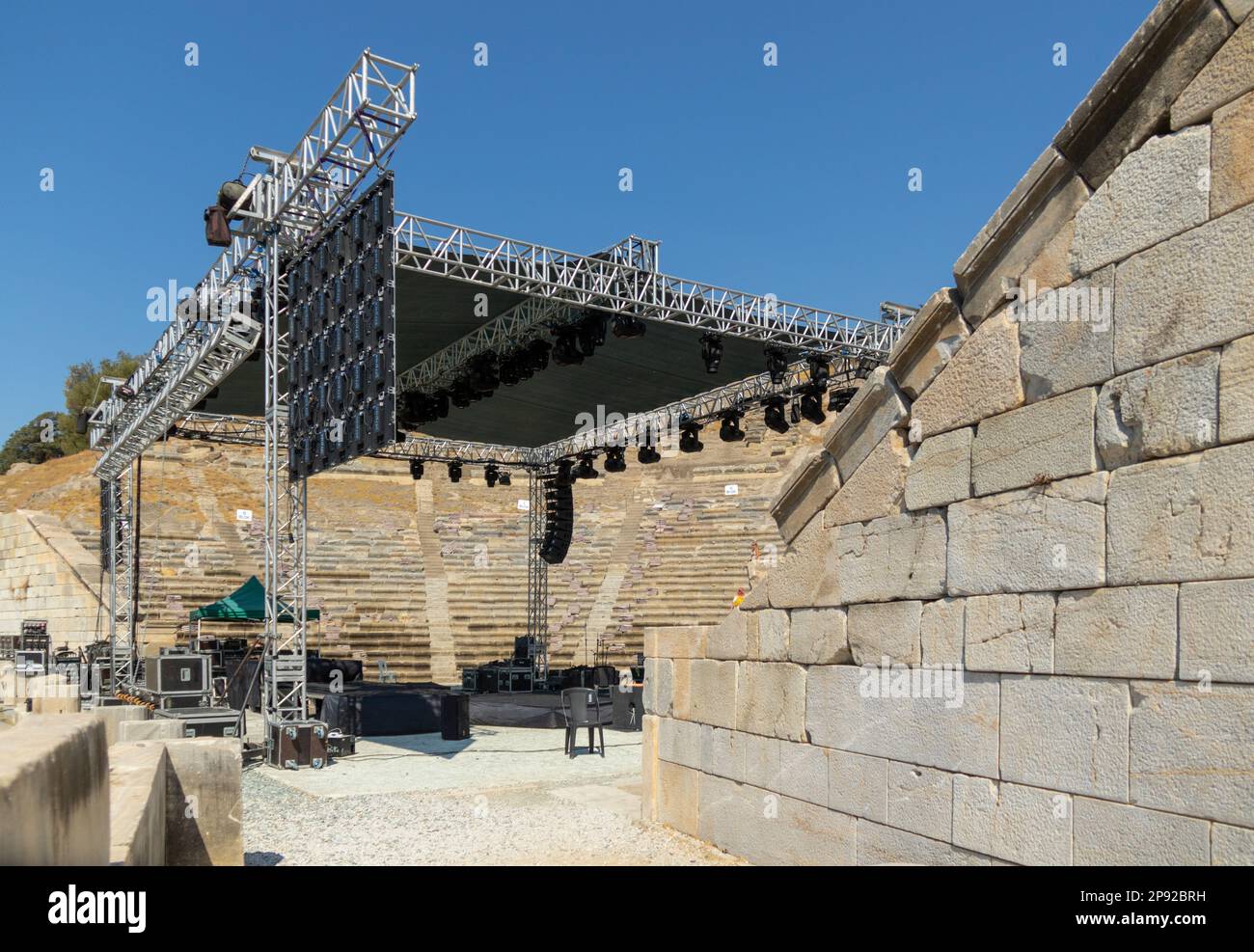 Anfiteatro di Bodrum con palcoscenico per concerto, basso punto di vista Foto Stock