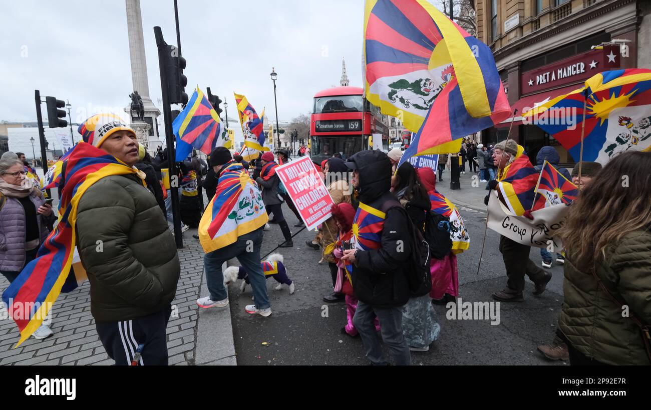 Londra, Regno Unito. 10th marzo 2023. Raduno e marcia dei tibetani a Londra, per commemorare il 64th° anniversario della Giornata Nazionale di rivolta Tibetana a Lhasa nel 1959. Credit: Matthew Chattle/Alamy Live News Foto Stock