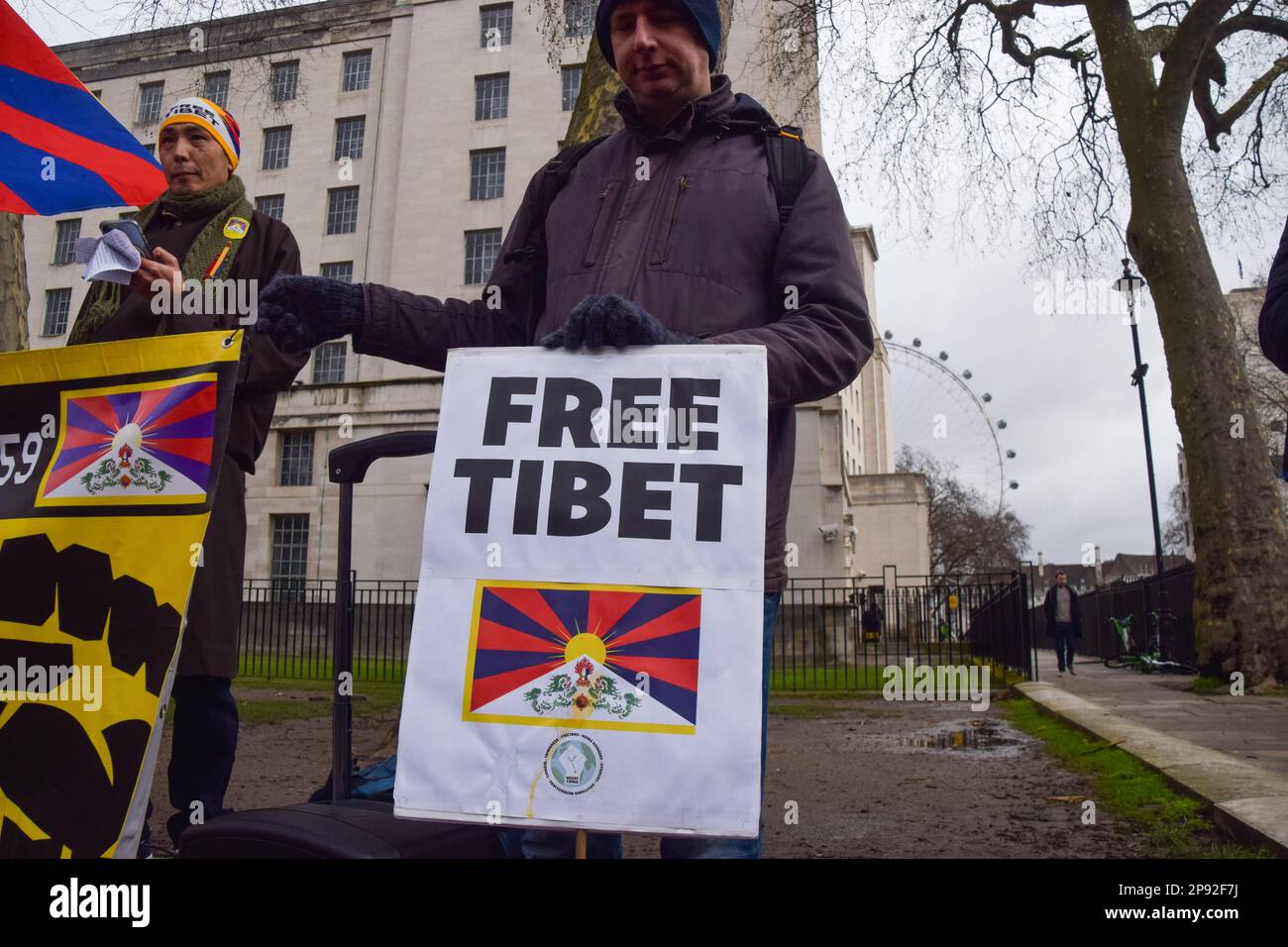 Londra, Regno Unito. 10th marzo 2023. I manifestanti si sono riuniti fuori Downing Street il 64th° anniversario dell'inizio della rivolta tibetana del 1959, chiedendo un Tibet libero e indipendente. Credit: Vuk Valcic/Alamy Live News Foto Stock