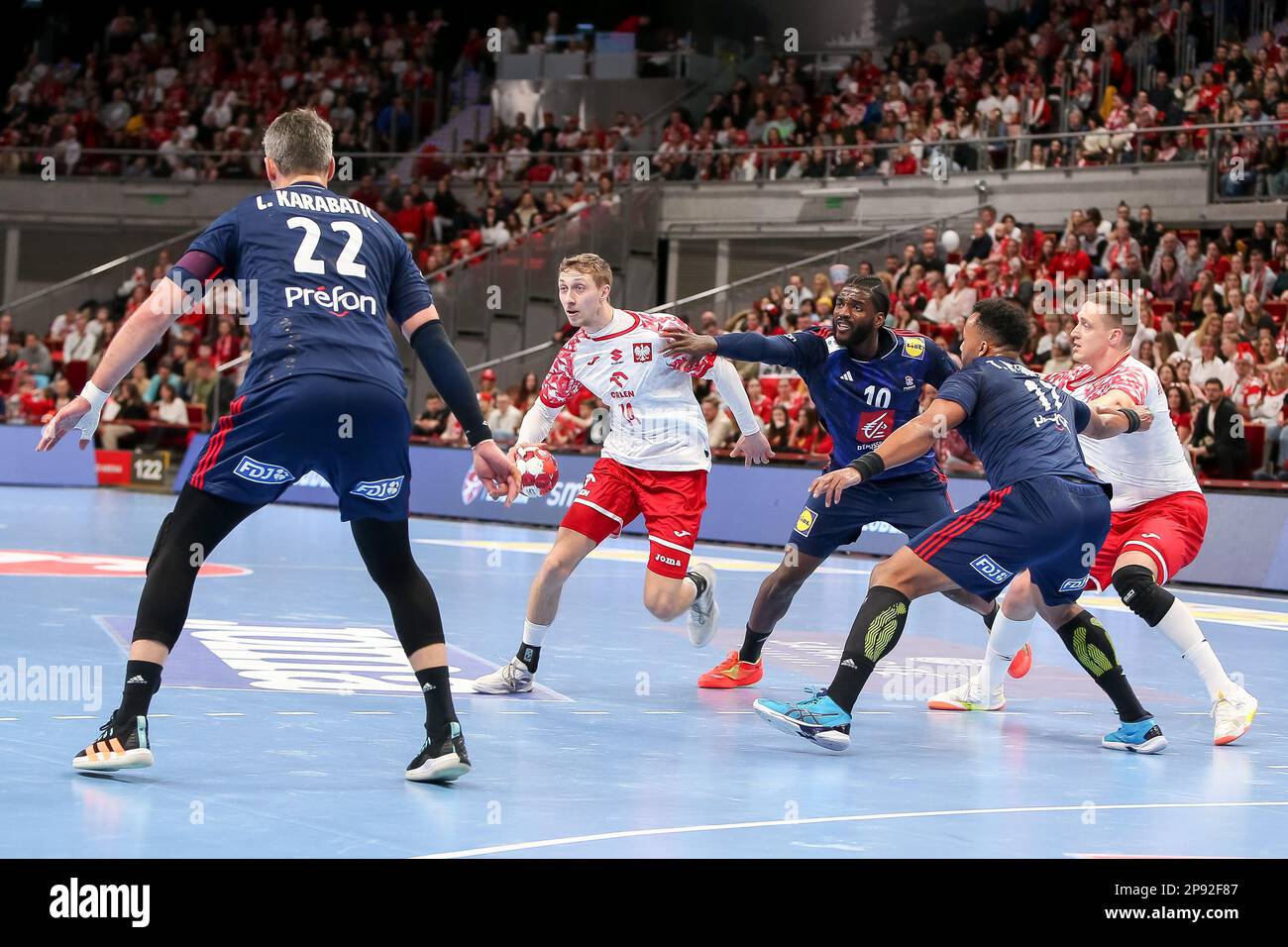 Danzica, Polonia. 08th Mar, 2023. Luka Karabatic, Arkadiusz Ossowski, Dika Mem in azione durante la 2nd° fase del match di qualificazione EHF 2024 tra Polonia e Francia all'Ergo Arena. (Punteggio finale; Polonia 28:38 Francia). Credit: SOPA Images Limited/Alamy Live News Foto Stock