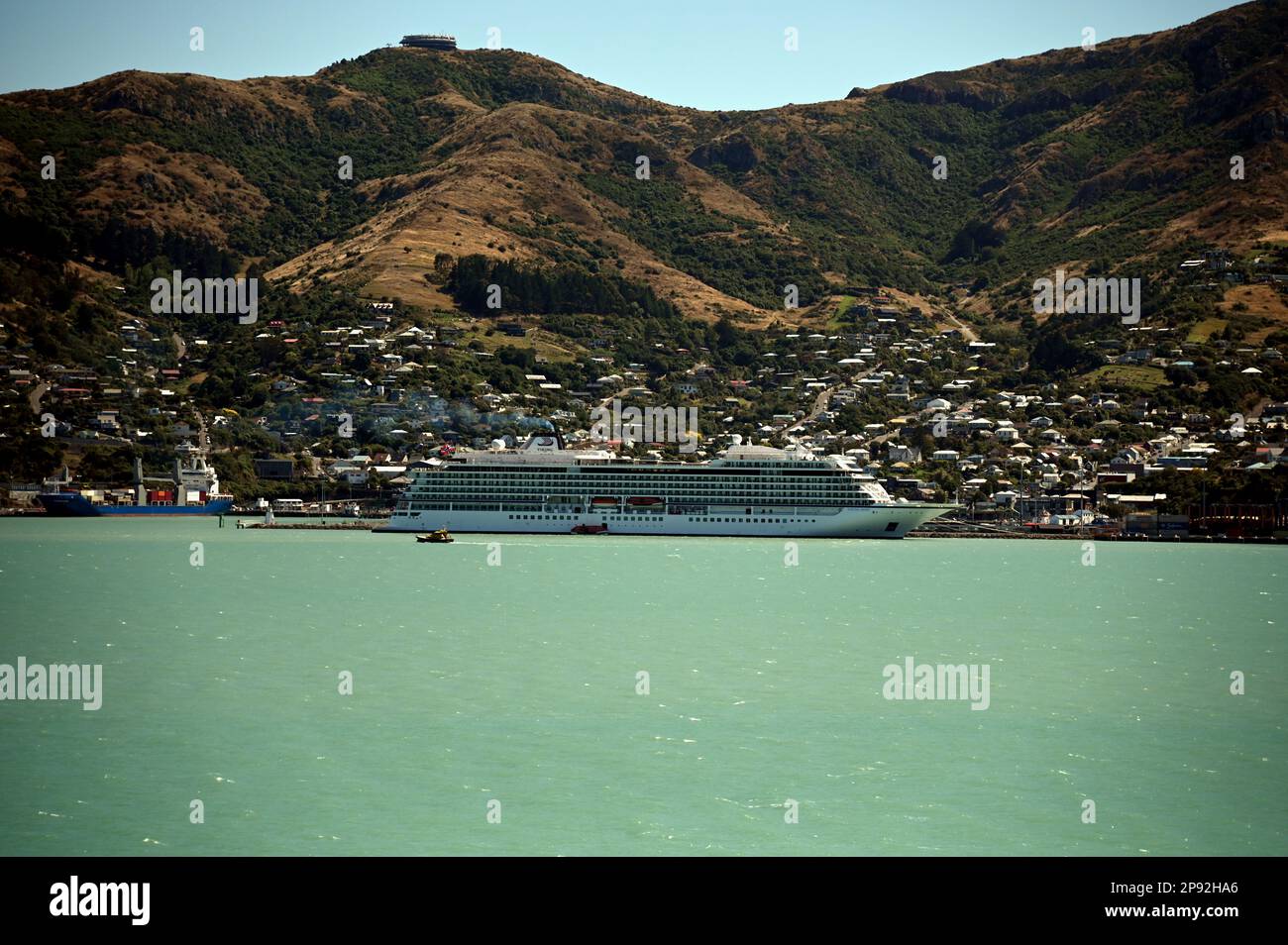 La nave da crociera 'Viking Mars' ormeggiata nel Porto di Lyttelton, un porto sulla Penisola di Banks sull'isola Sud delle Nuova Zelanda. Foto Stock