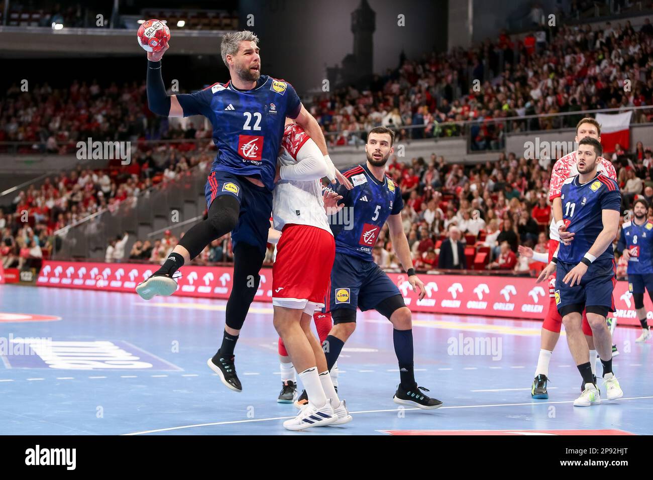 Luka Karabatic, Nedim Remili, Nicolas Tournat in azione durante la 2nd° fase della partita di qualificazione EHF 2024 tra Polonia e Francia all'Ergo Arena. (Punteggio finale; Polonia 28:38 Francia). (Foto di Tomasz Zasinski / SOPA Images/Sipa USA) Foto Stock