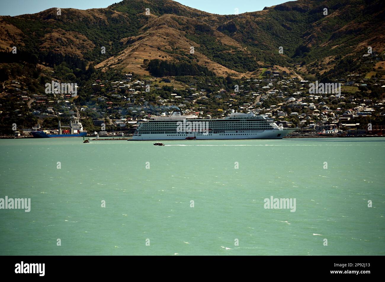 La nave da crociera 'Viking Mars' ormeggiata nel Porto di Lyttelton, un porto sulla Penisola di Banks sull'isola Sud delle Nuova Zelanda. Foto Stock