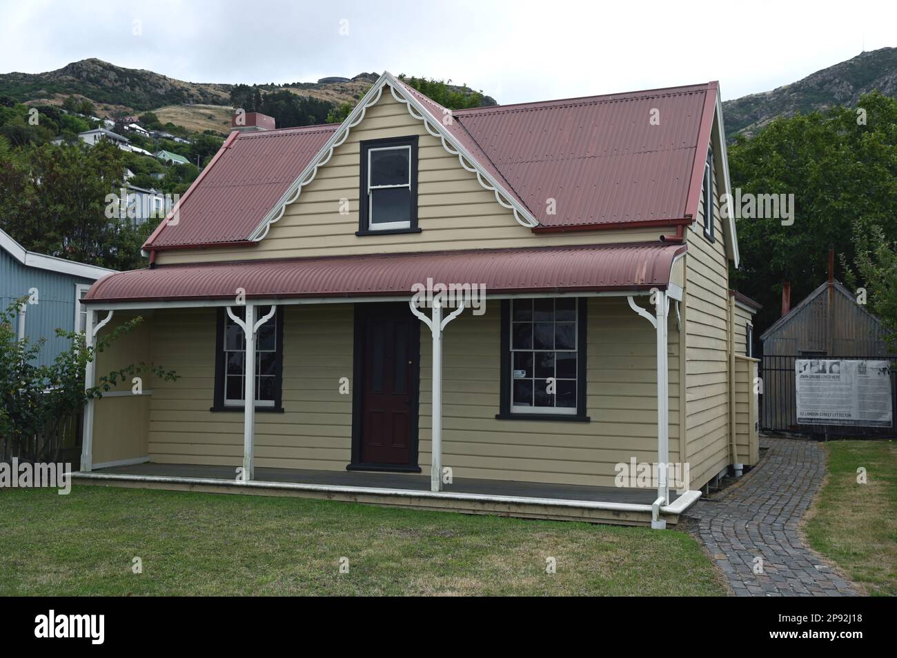 Grubb Cottage, Lyttleton, risale al 1851 ed è la più antica dimora domestica sopravvissuta a Lyttleton e una delle più antiche di Canterbury. Foto Stock
