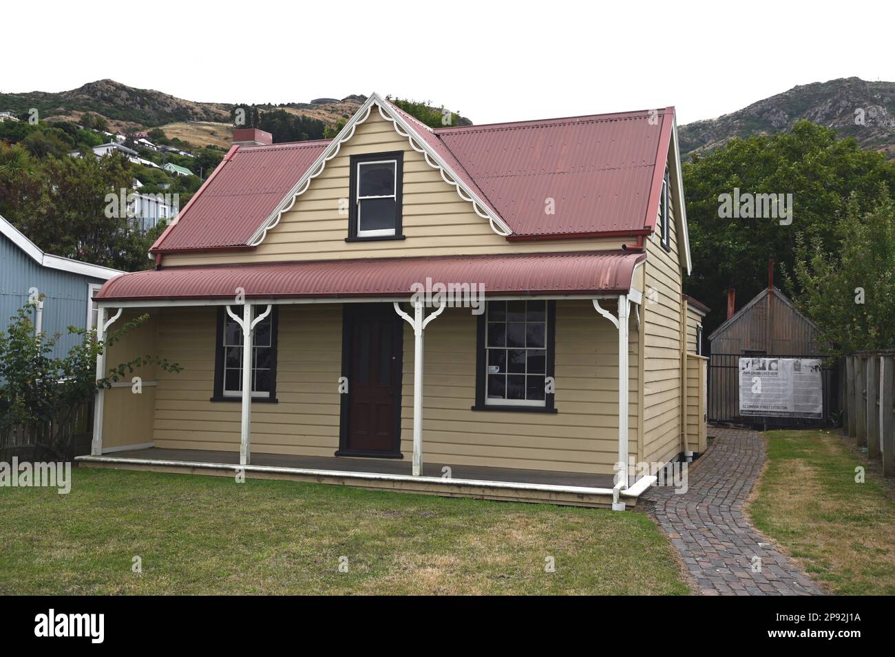 Grubb Cottage, Lyttleton, risale al 1851 ed è la più antica dimora domestica sopravvissuta a Lyttleton e una delle più antiche di Canterbury. Foto Stock