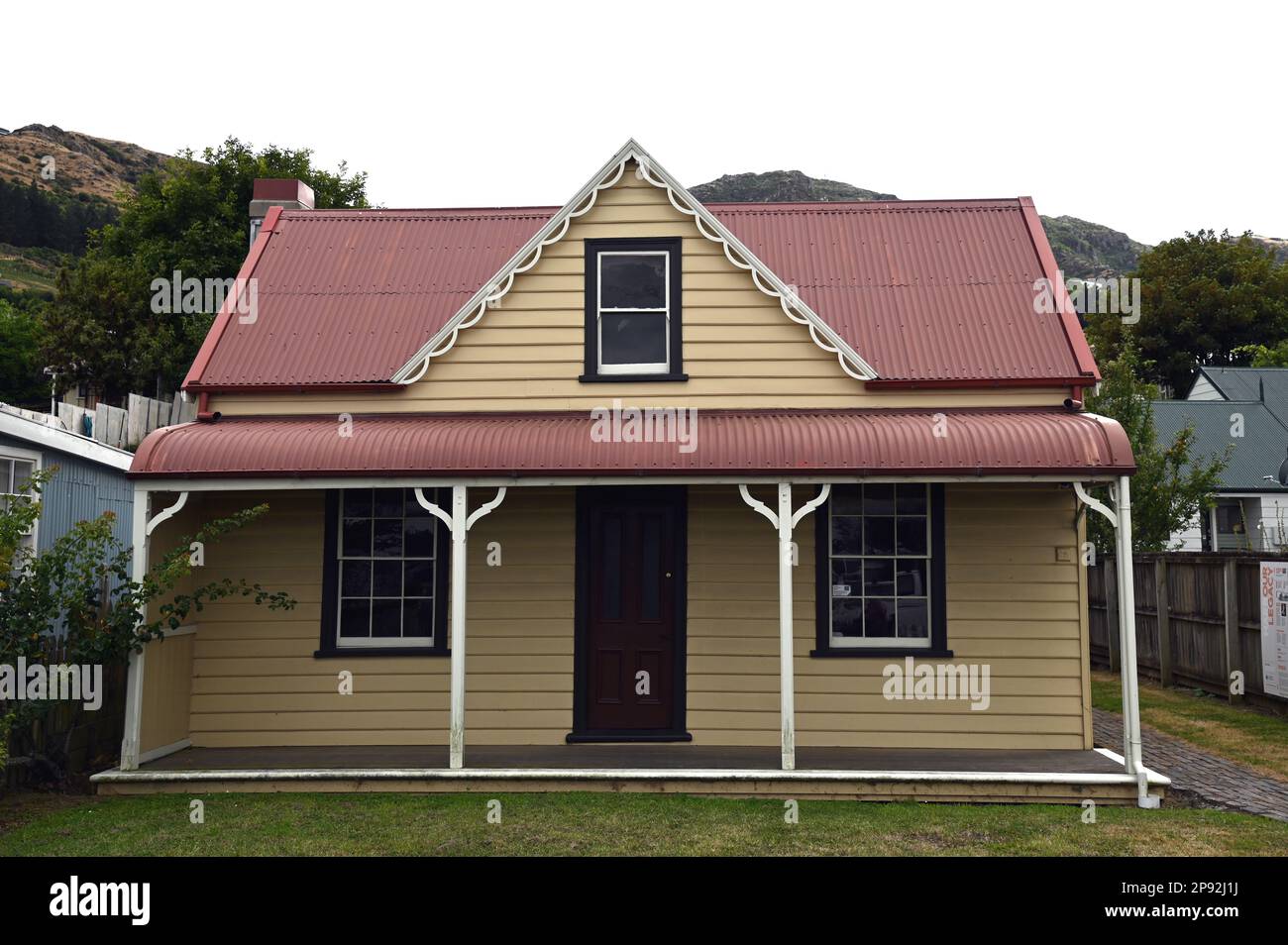 Grubb Cottage, Lyttleton, risale al 1851 ed è la più antica dimora domestica sopravvissuta a Lyttleton e una delle più antiche di Canterbury. Foto Stock