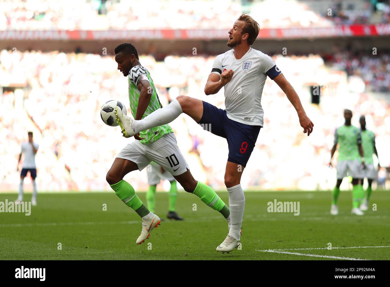 Harry Kane d'Inghilterra e John OBI Mikel of Nigeria - Inghilterra contro Nigeria, International friendly, Wembley Stadium, Londra - 2nd giugno 2018. Foto Stock