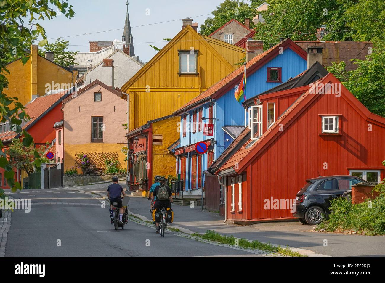 Norvegia, Oslo, le bizzarre case in legno del 18th° secolo del quartiere di Damstredet e la vicina Telthusbakken sono un bel cambiamento di ritmo rispetto alla moderna A. Foto Stock