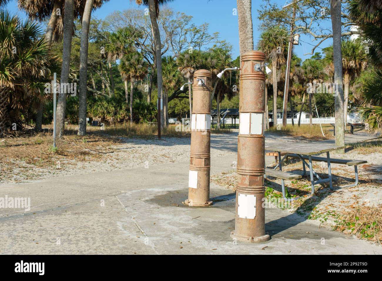 Doccia all'aperto vicino a una spiaggia in un parco statale Foto Stock