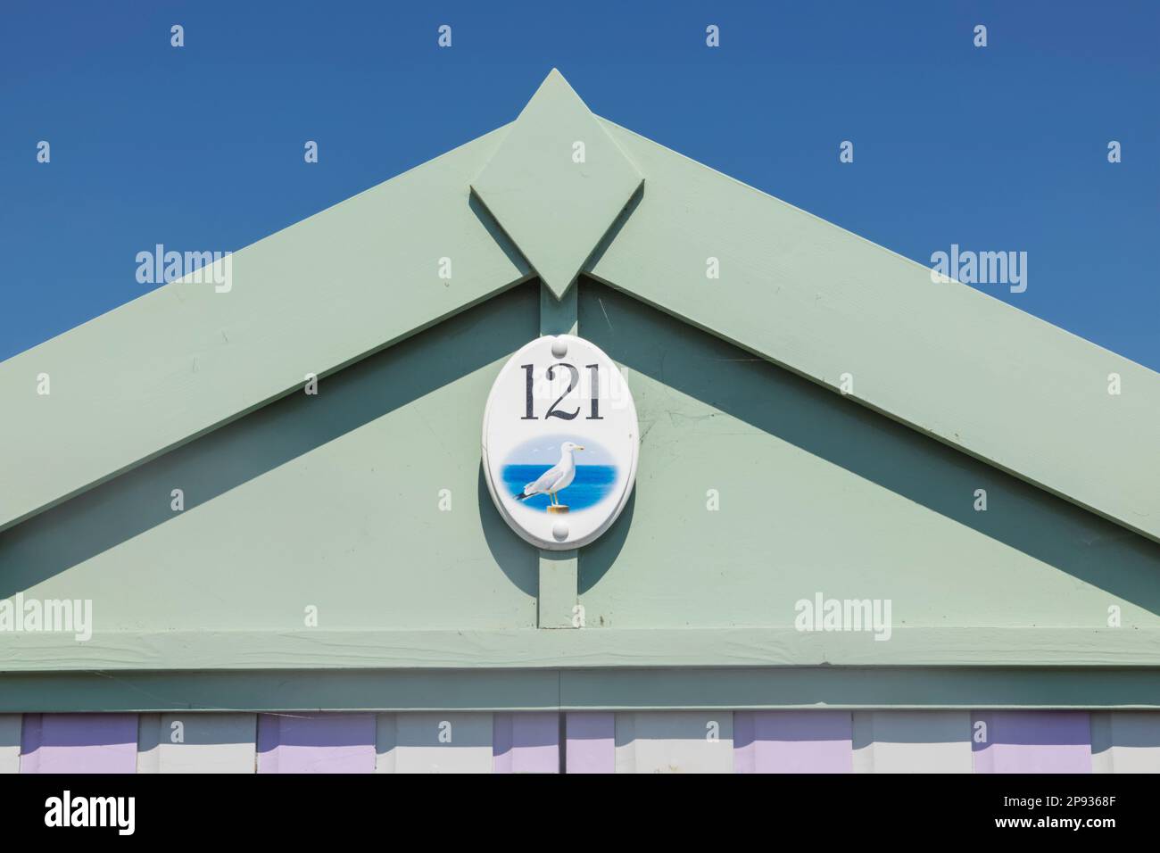 Inghilterra, East Sussex, Brighton, Hove, Beach Hut numero raffigurante il gabbiano Foto Stock