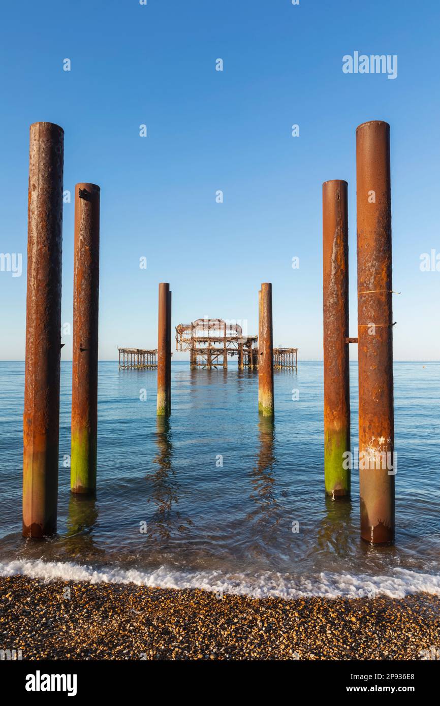 Inghilterra, East Sussex, Brighton, rovine del vecchio West Pier Foto Stock