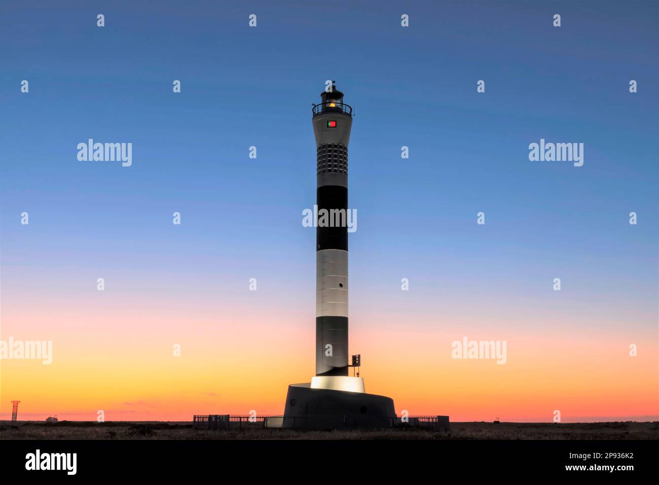 Inghilterra, Kent, Dungeness, il nuovo faro di Dawn Foto Stock