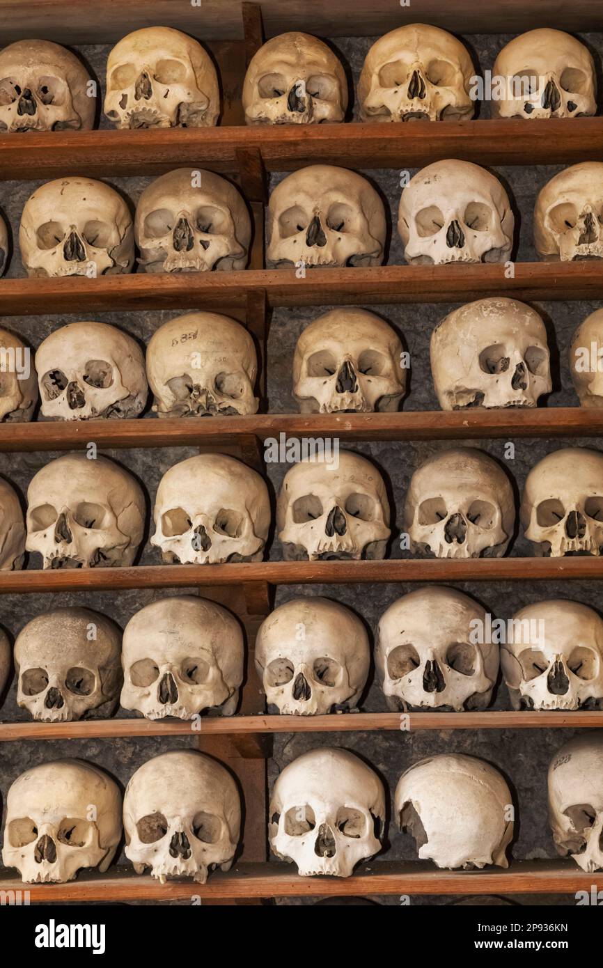 Inghilterra, Kent, Hythe, St.Leonard's Church, ossa umane nella cripta Foto Stock