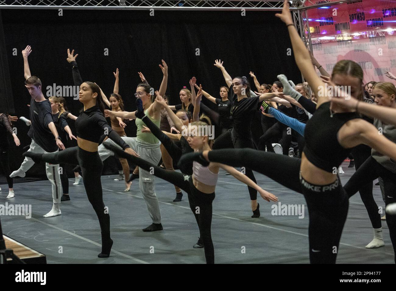 Londra, Regno Unito. , . Move IT 2023 il più grande evento di danza del mondo all'Excel Centre London UK Dance Class Credit: Ian Davidson/Alamy Live News Foto Stock