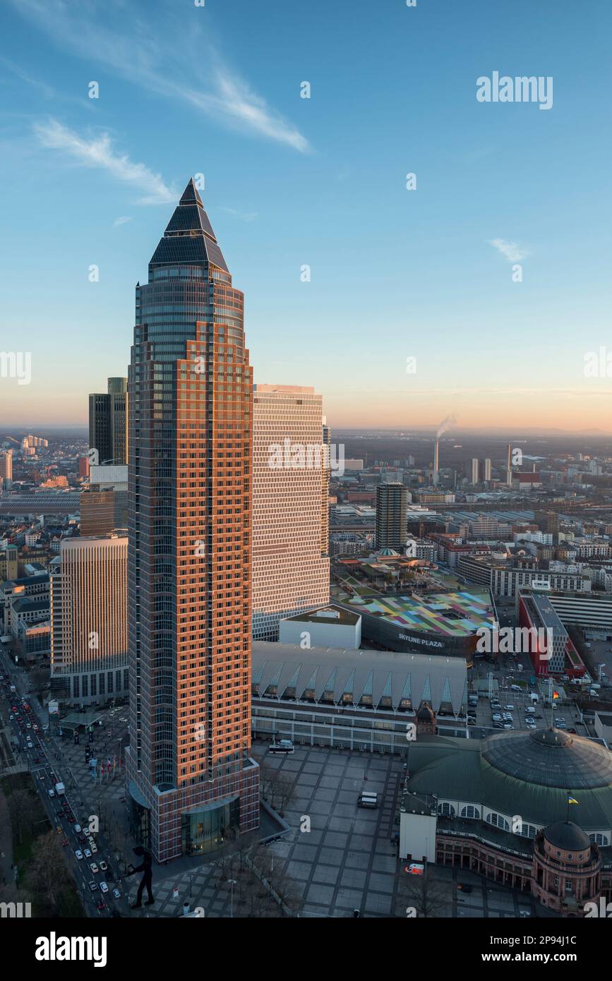 Francoforte sul meno, Assia, Germania, Europa, vista dello skyline di Francoforte con Francoforte Messeturm e Westend. Foto Stock