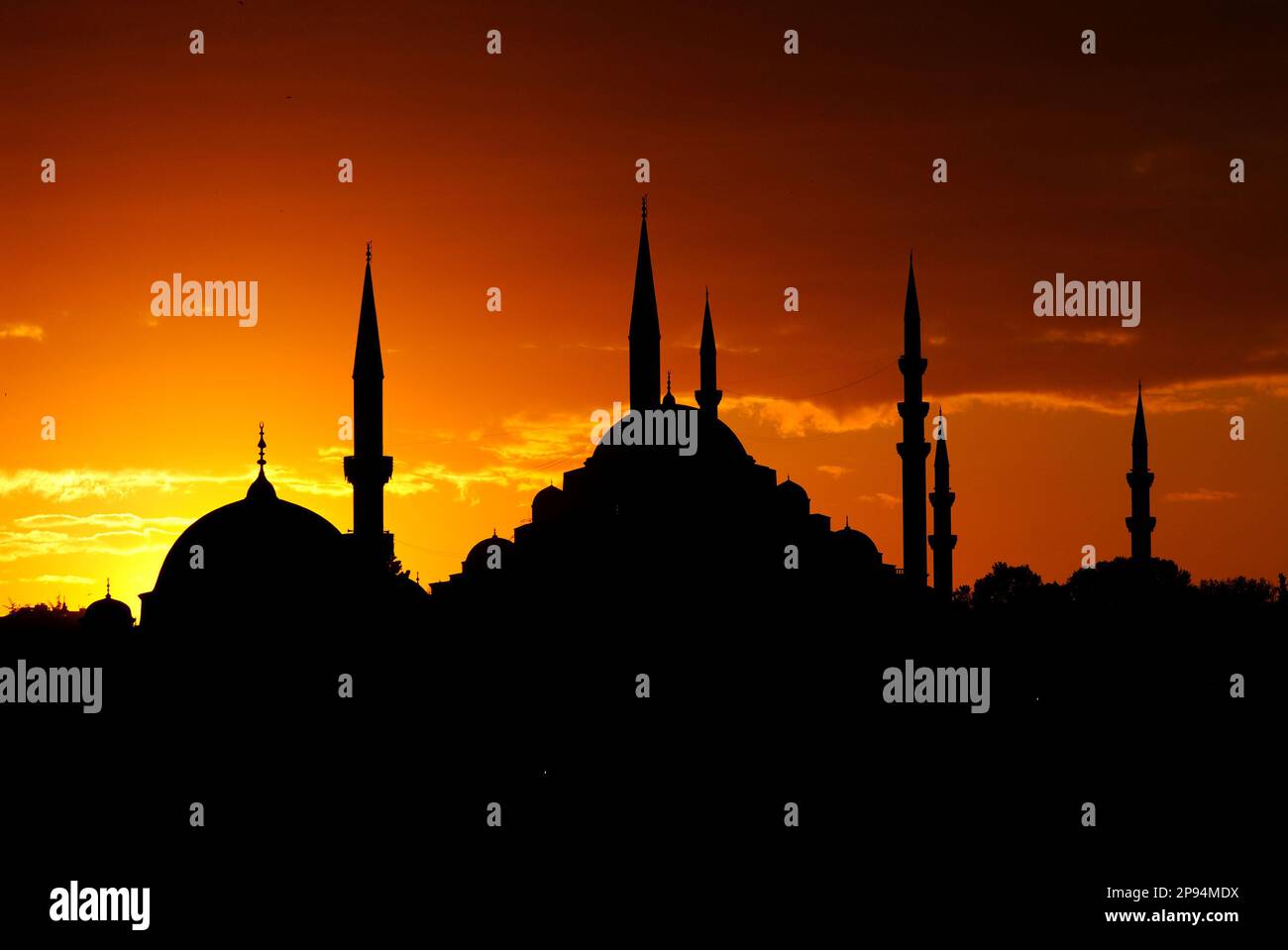 istanbul, turchia hagia sophia moschea e bluemosque in serata, la famosa moschea simbolo e silhouette minareto Foto Stock