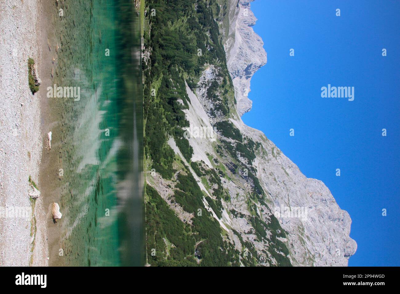 Austria, Tirolo, Ehrwald, Seebensee, superficie dell'acqua, lago, lago di montagna, paesaggio montano, massiccio montano, Foto Stock