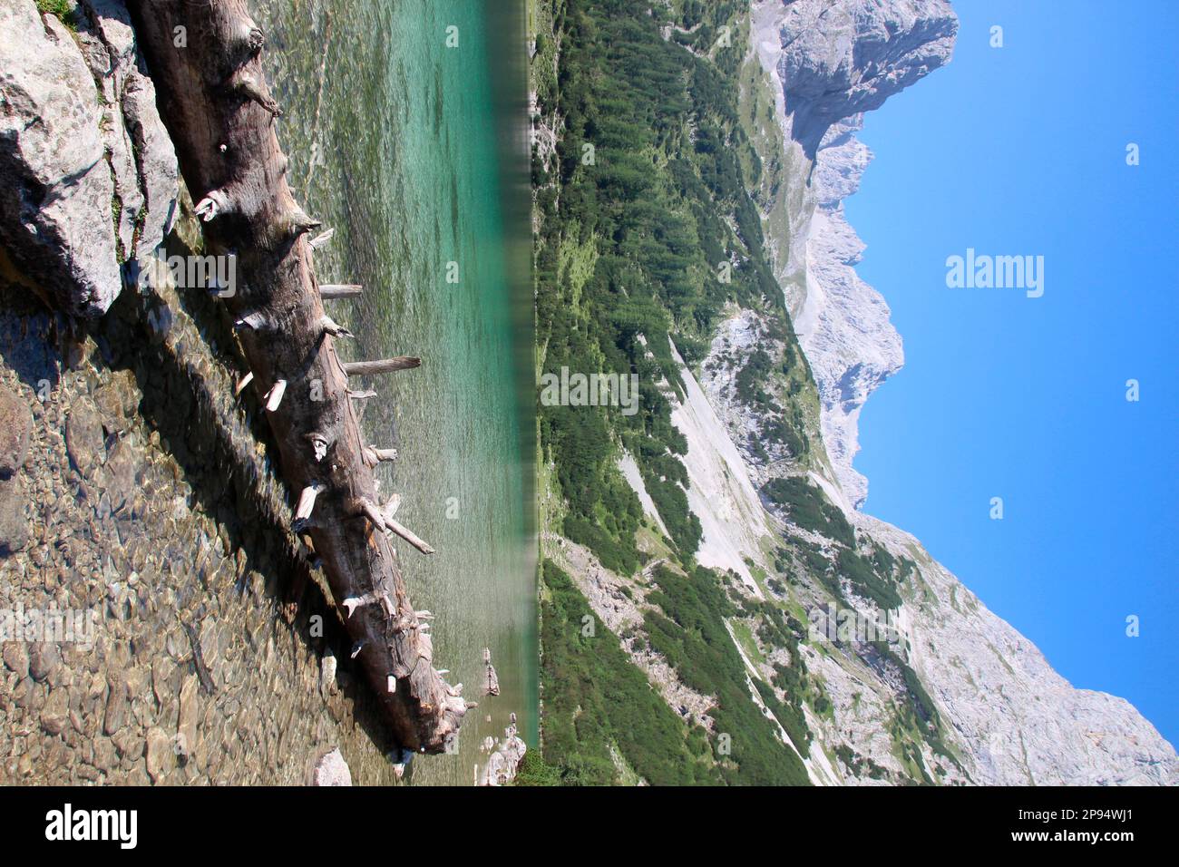 Austria, Tirolo, Ehrwald, Seebensee, superficie dell'acqua, lago, lago di montagna, paesaggio montano, massiccio montano, Foto Stock