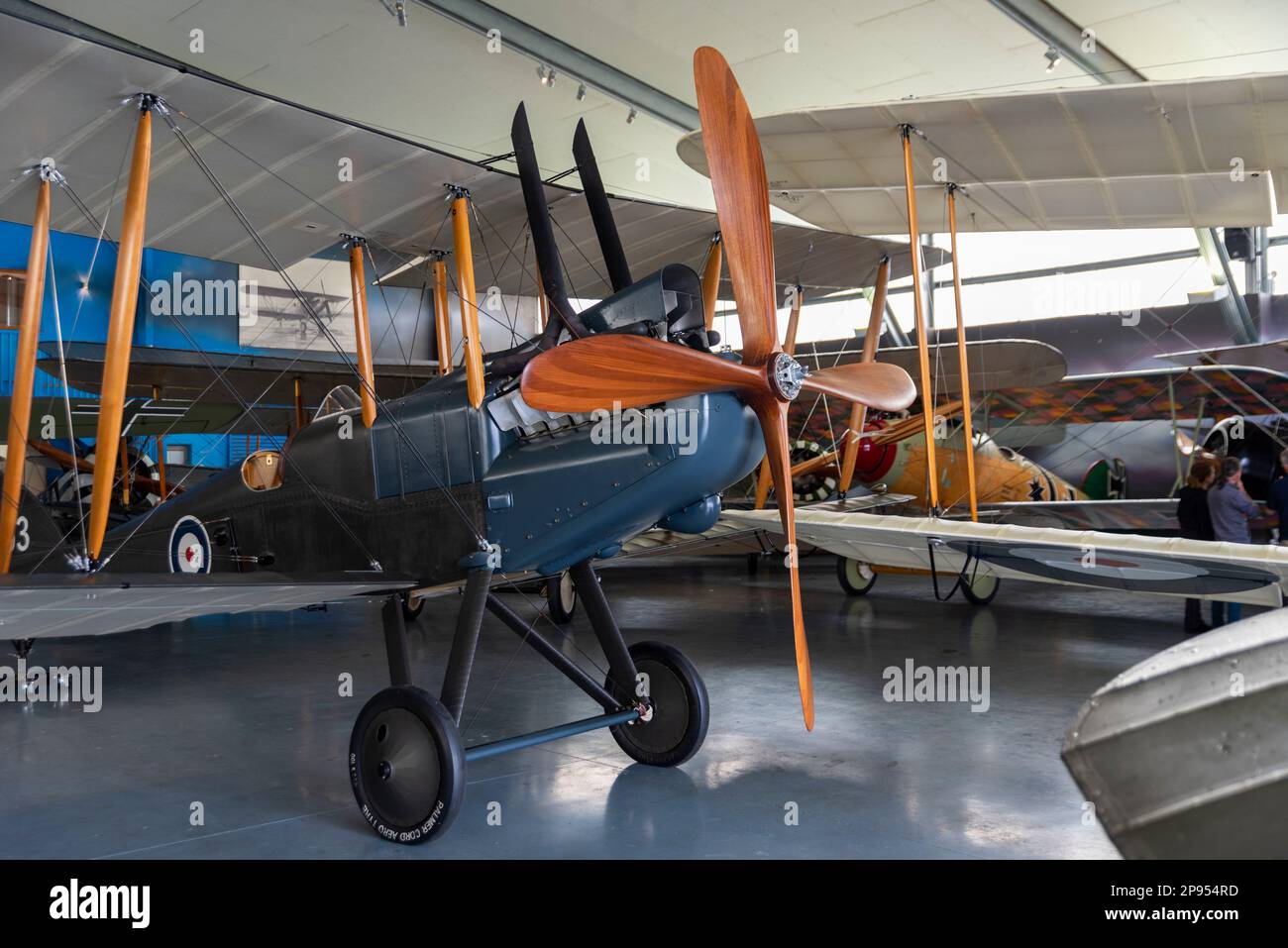 Royal Aircraft Factory BE.12 ZK-ZEP dell'hangar Vintage Aviator Ltd presso Hood Aerodromo, Masterton, Nuova Zelanda. Aereo di riproduzione della prima guerra mondiale Foto Stock