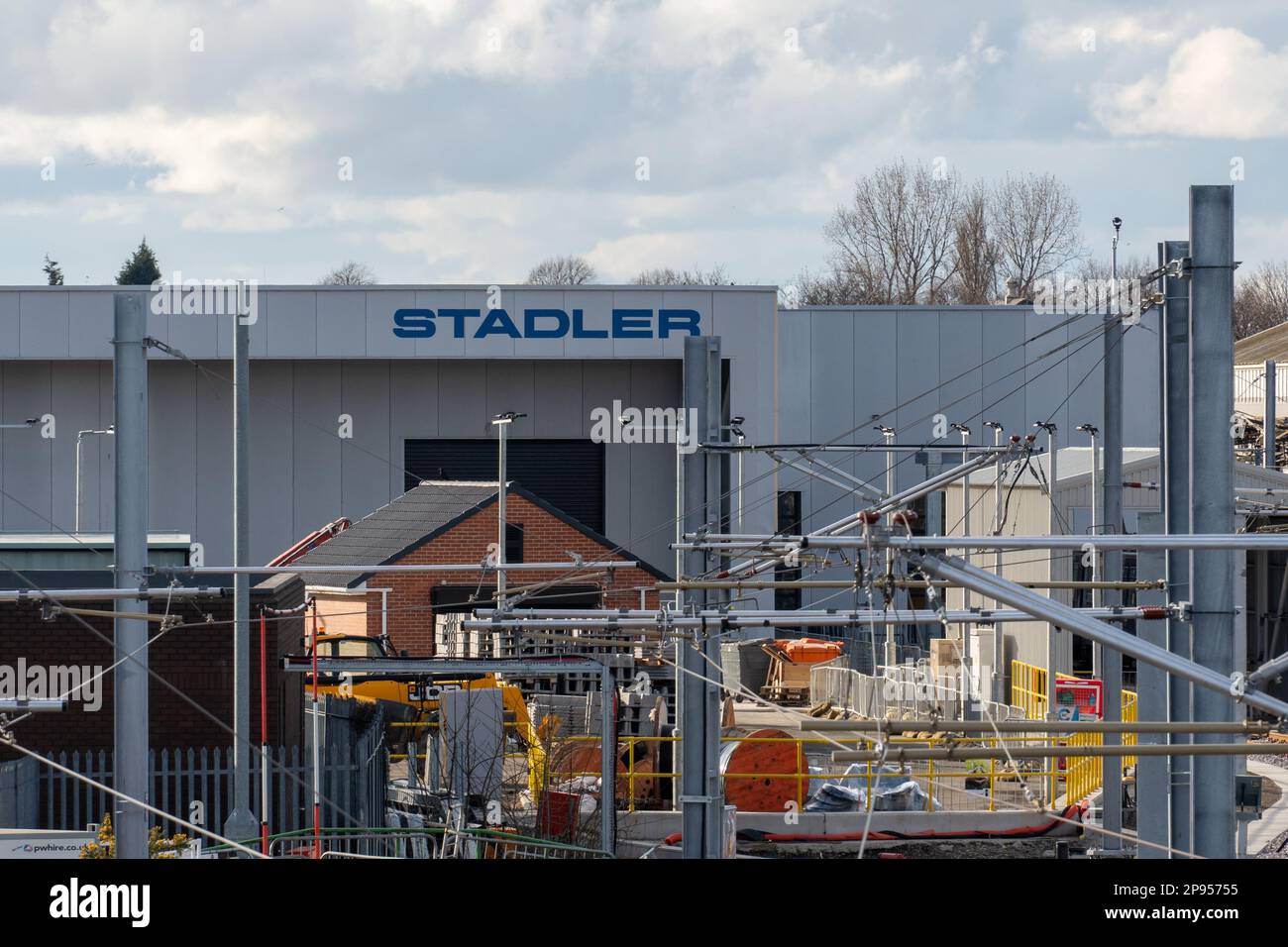 L'edificio Stadler presso il deposito Tyne and Wear Metro a South Gosforth, Newcastle upon Tyne, Regno Unito, sul sistema regionale di treni leggeri. Foto Stock