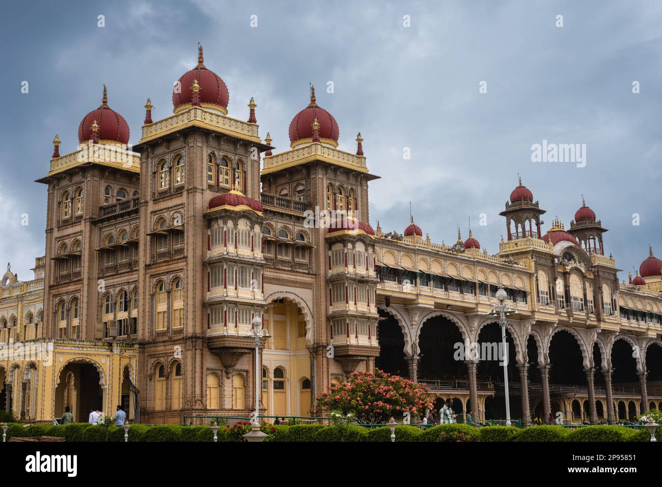 Mysore Palace Karnataka India Settembre 1 2022 turisti visitare lo storico e grandioso Mysore palazzo chiamato anche Amba Vilas palazzo in Karnataka Indi Foto Stock