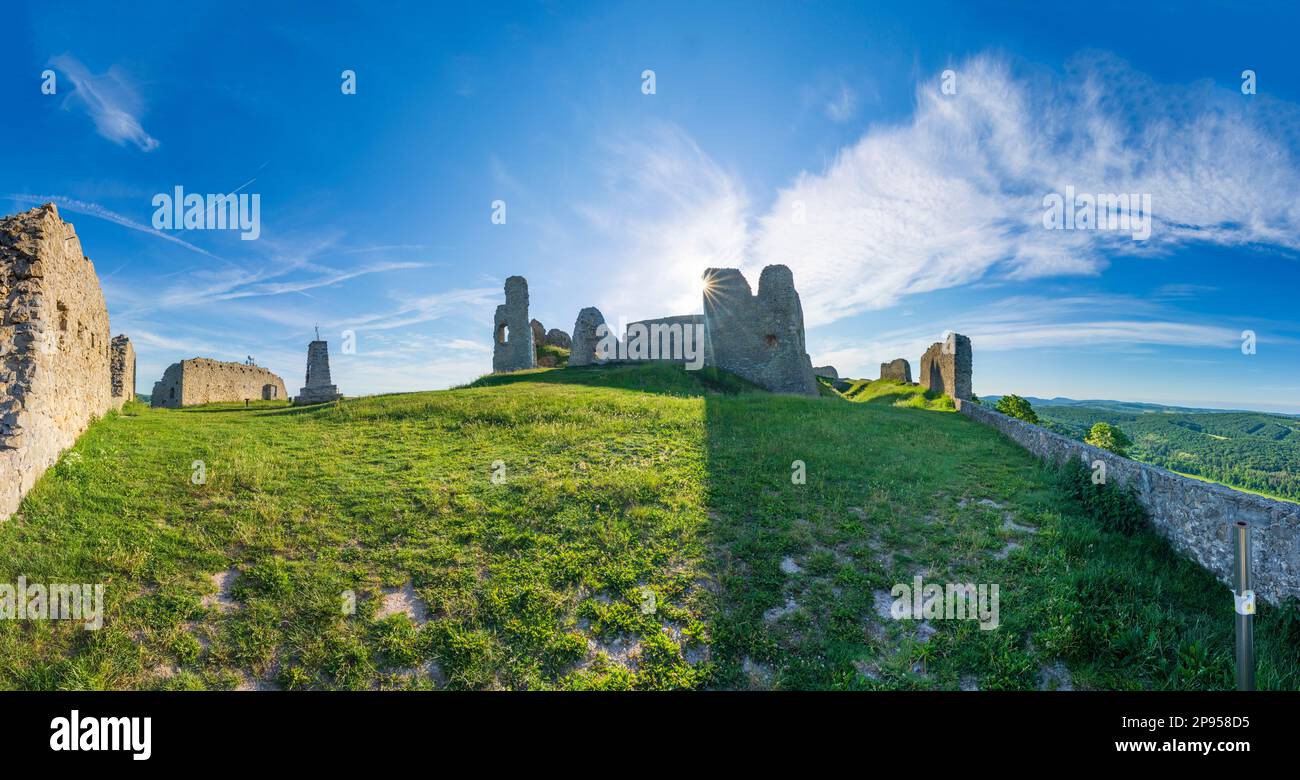 Podbranc (Podbrantsch), Podbranc (Podbrantsch) Castello nelle colline di Myjavska pahorkatina, Slovacchia Foto Stock