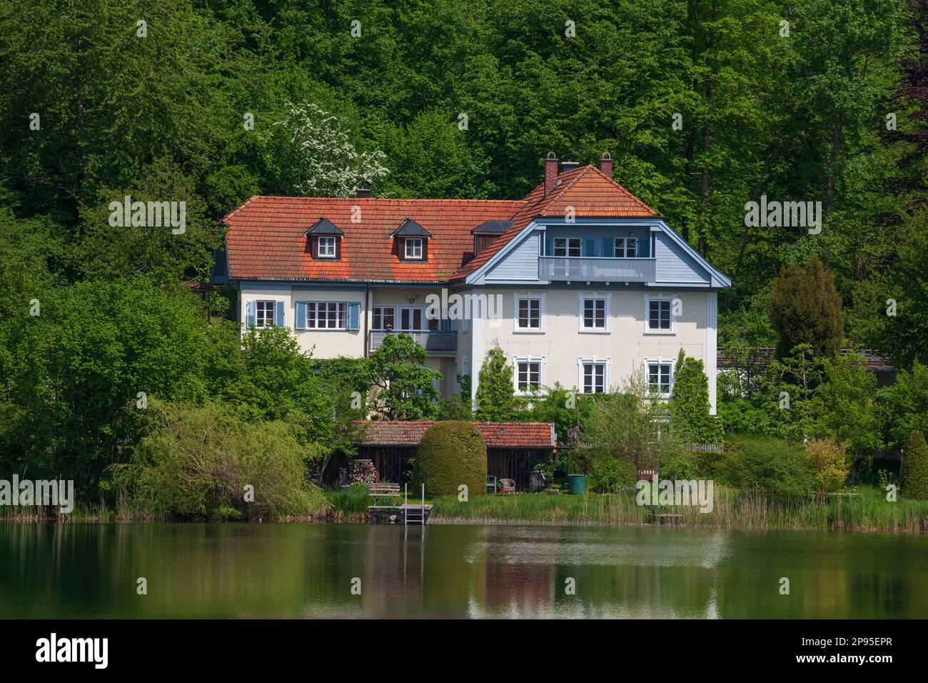 Haus am See, Seeon-Seebruck, Chiemgau, alta Baviera, Baviera, Germania, Europa Foto Stock