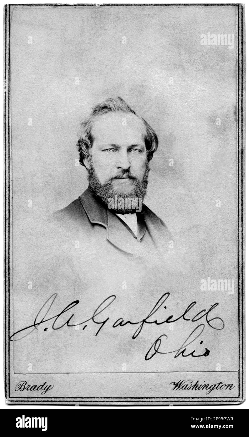 1860 c, USA : James Abram GARFIELD ( 1831 – 1881 ) è stato il 20th presidente degli Stati Uniti ( 1881 ) e il secondo statunitense Presidente ad essere assassinato ( Abraham Lincoln fu il primo ). Garfield ebbe la seconda presidenza più breve nella storia degli Stati Uniti, dopo quella di William Henry Harrison. In carica da marzo a settembre del 1881, il Presidente Garfield era in carica per un totale di sei mesi e quindici giorni. Foto di Brady , Washington . - Presidente della Repubblica - USA - ritratto - ritratto - barba - barba - barba - stati UNITI - STATI Uniti - STATI Uniti ---- Archivio GBB Foto Stock