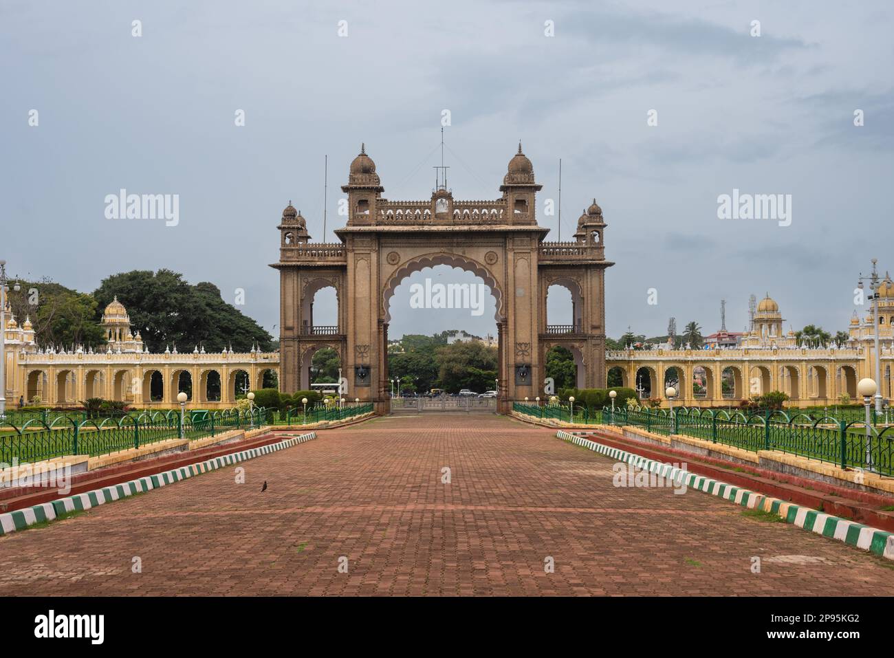 Mysore Palace Karnataka India Settembre 1 2022 turisti visitare lo storico e grandioso Mysore palazzo chiamato anche Amba Vilas palazzo in Karnataka Indi Foto Stock