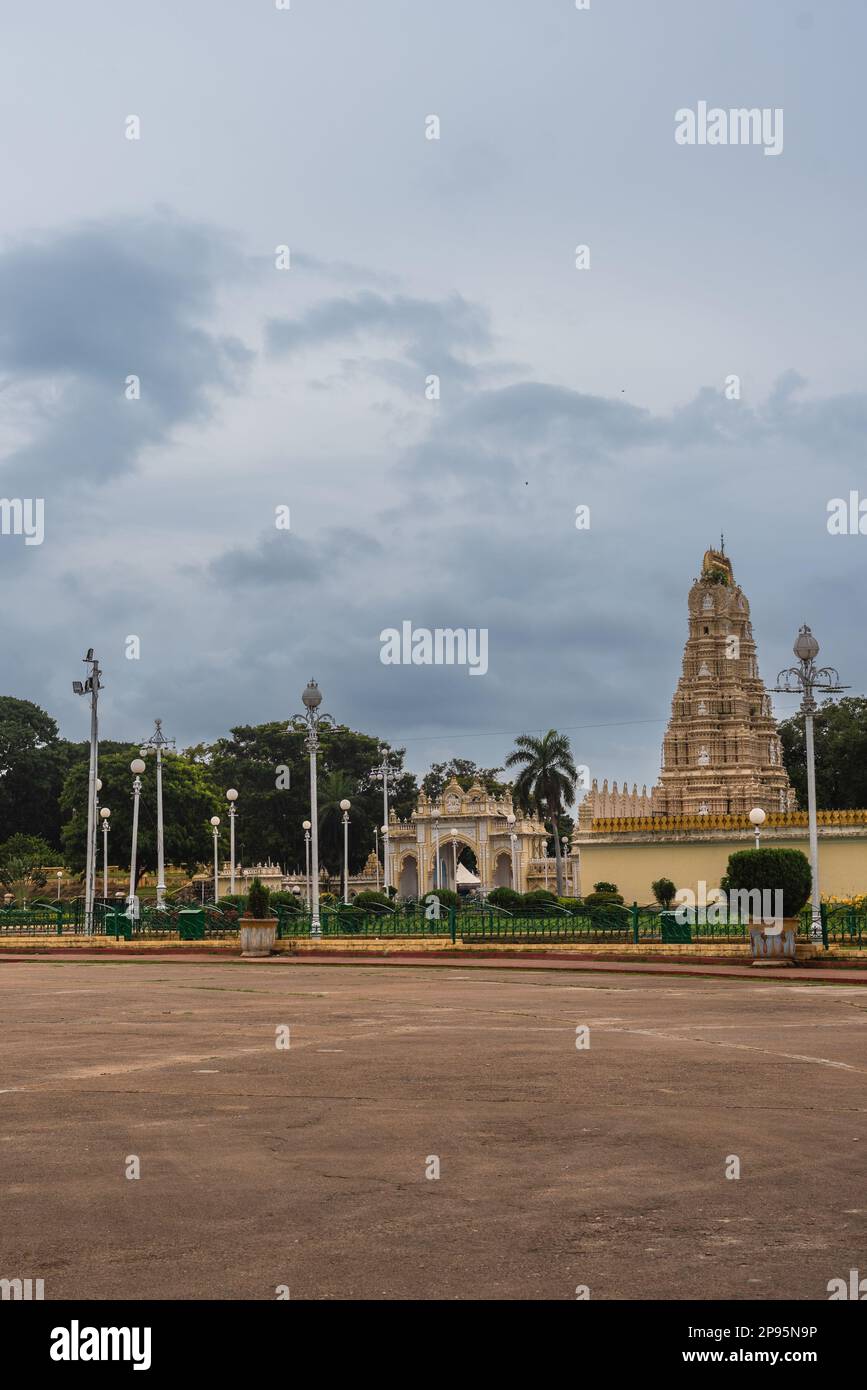 Mysore Palace Karnataka India Settembre 1 2022 turisti visitare lo storico e grandioso Mysore palazzo chiamato anche Amba Vilas palazzo in Karnataka Indi Foto Stock