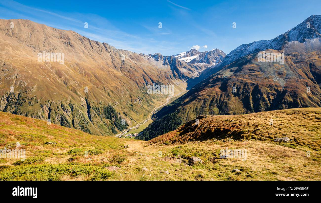 Ghiacciaio Mittelbergferner alla fine della valle Pitztal (Tirolo, Austria). È il secondo ghiacciaio più grande dell'Austria e si trova nelle Alpi di Ötztal Foto Stock