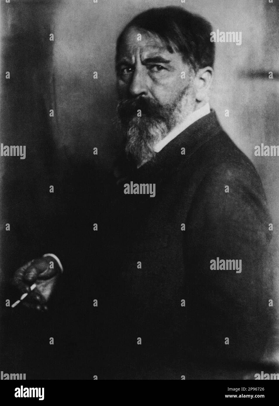 1929 c, AUSTRIA : il celebre scrittore e drammaturgo austriaco ARTHUR SCHNITZLER ( 1862 - 1931 ). - LETTERATO - SCRITTORE - LETTERATURA - LETTERATURA - drammaturgo - TEATRO - TEATRO - mediografo - barba - sigaretta - sigaretta - fumatore - ritratto - ritrato - drammaturgo --- Archivio GBB Foto Stock