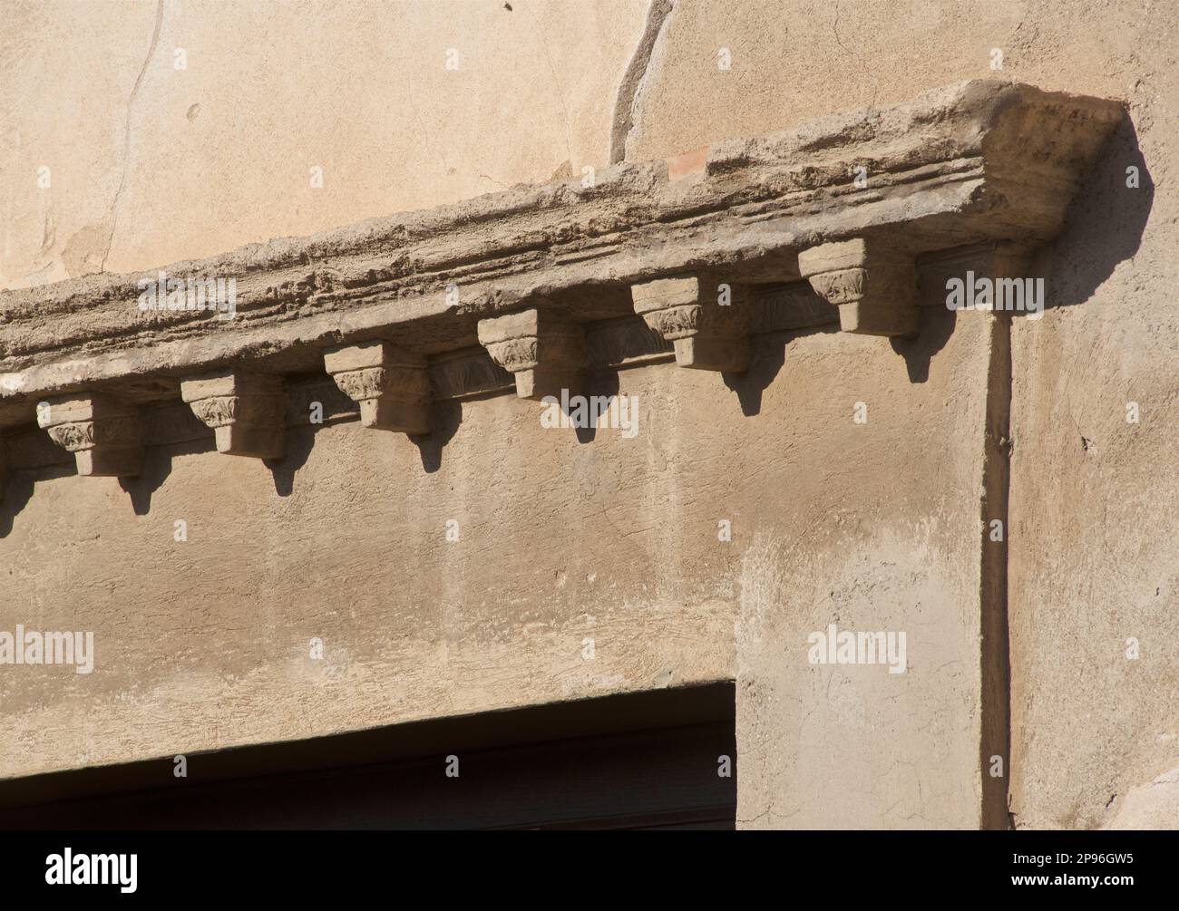 Ercolano scoperto. Ercolano fu sepolta sotto cenere vulcanica e pomice nell'eruzione del Vesuvio nel 79 d.C. Ercolano, Campania, Italia . Dettagli architettonici Foto Stock