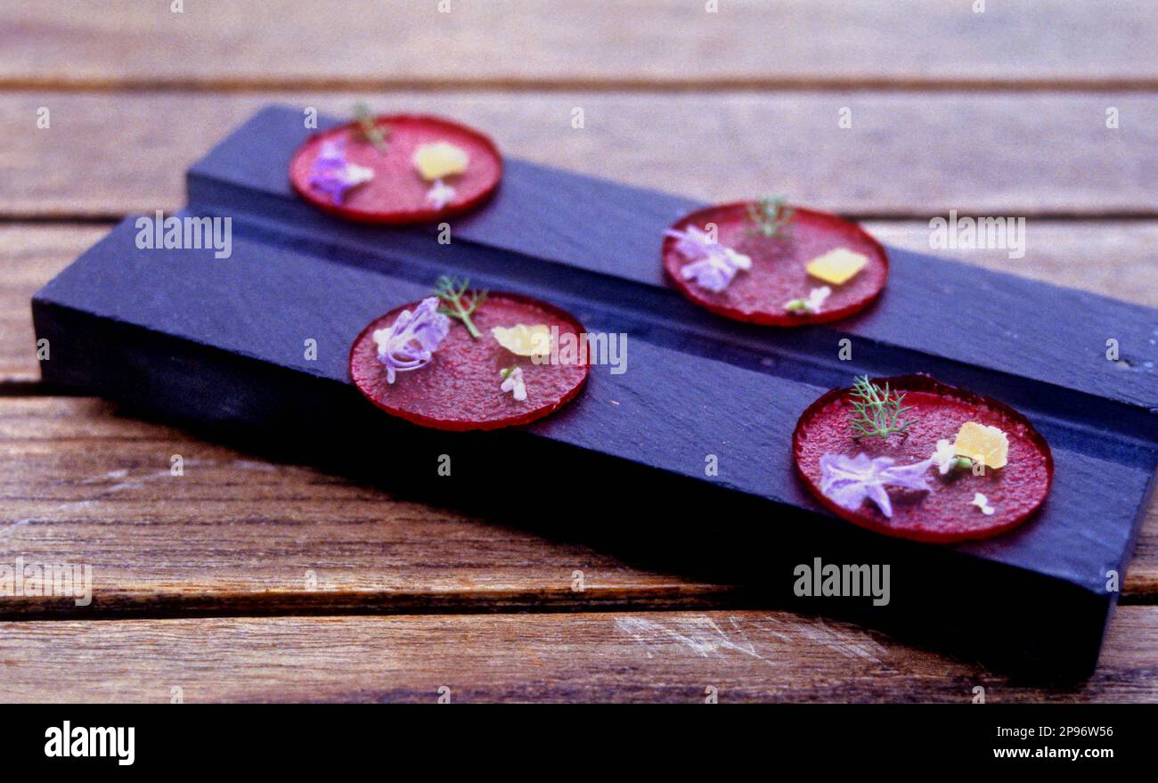 Creazione di Ferran Adrià.Lampone fette.El Bulli ristorante.Cala Montjoi. Le rose.Girona.Catalonia.Spagna Foto Stock