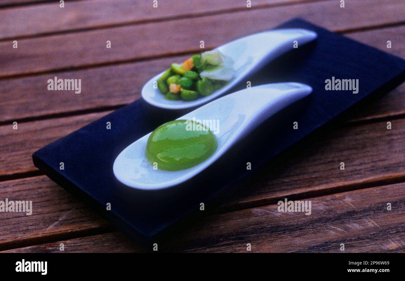 Creazione di Ferran Adrià.Pea rabioli.El Bulli ristorante.Cala Montjoi. Le rose.Girona.Catalonia.Spagna Foto Stock