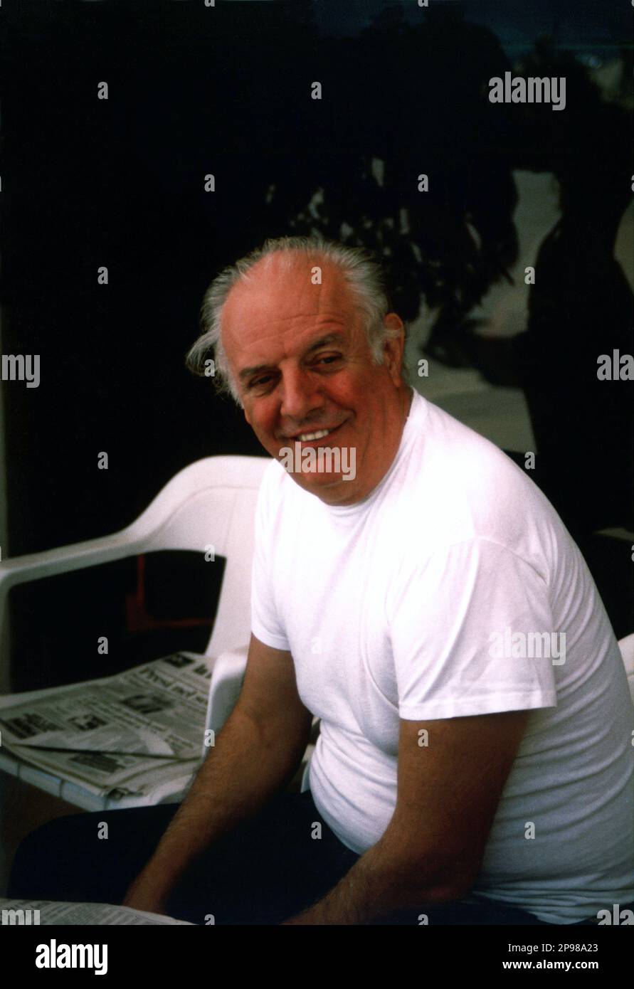 1988 , Lido di Venezia , ITALIA : l'attore italiano, regista teatrale e drammaturgo DARIO FO , all'Hotel Excelsior durante la Biennale di Venezia Festival Internazionale del Cinema . Foto di Giovanbattista BRAMBILLA . - FILM - CINEMA - ritrato - ritratto - festival cinematografico - PREMIO NOBEL - --- ARCHIVIO GBB Foto Stock