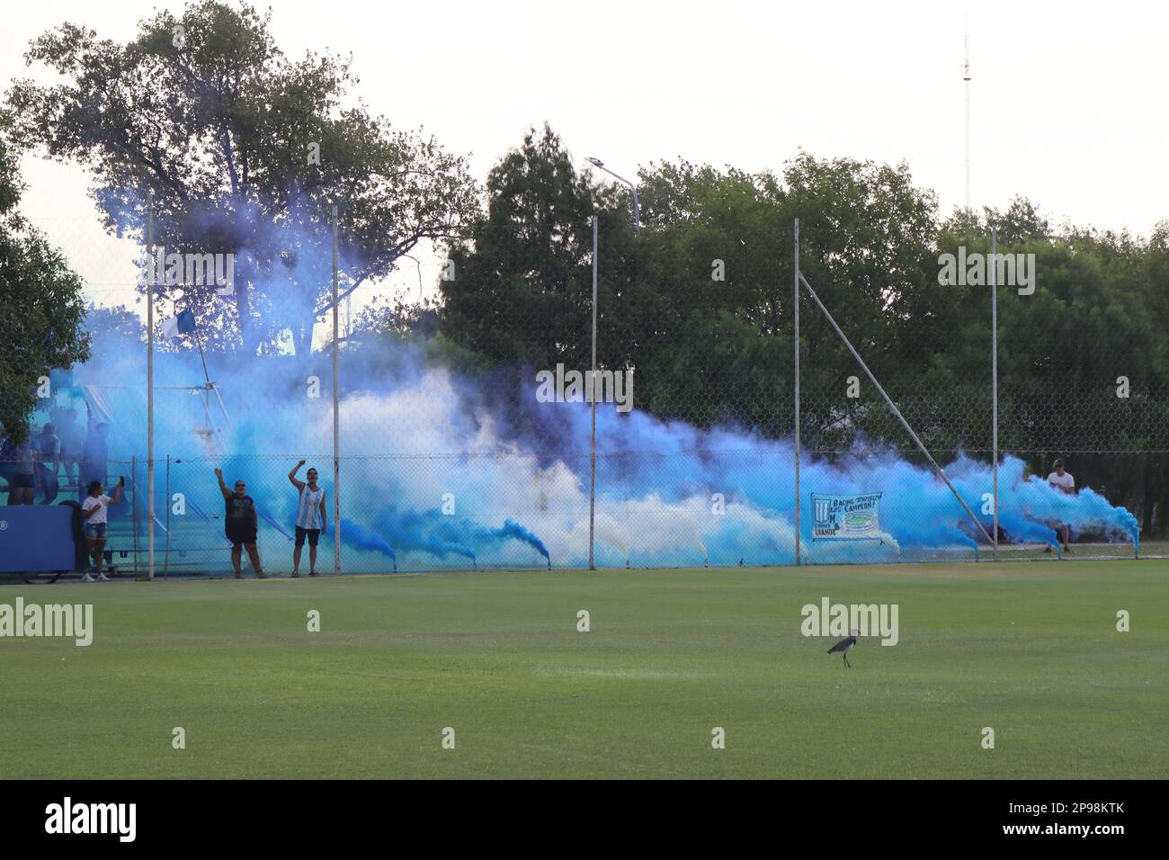 Avellaneda, Argentina, 10 marzo 2023. Tifosi del Racing Club durante la partita tra Racing Club vs. Televisione sociale atletico, partita 3, Professional Femenin Soccer League of Argentina 2023 (Campeonato Femenino YPF 2023). Credito: Fabideciria. Foto Stock