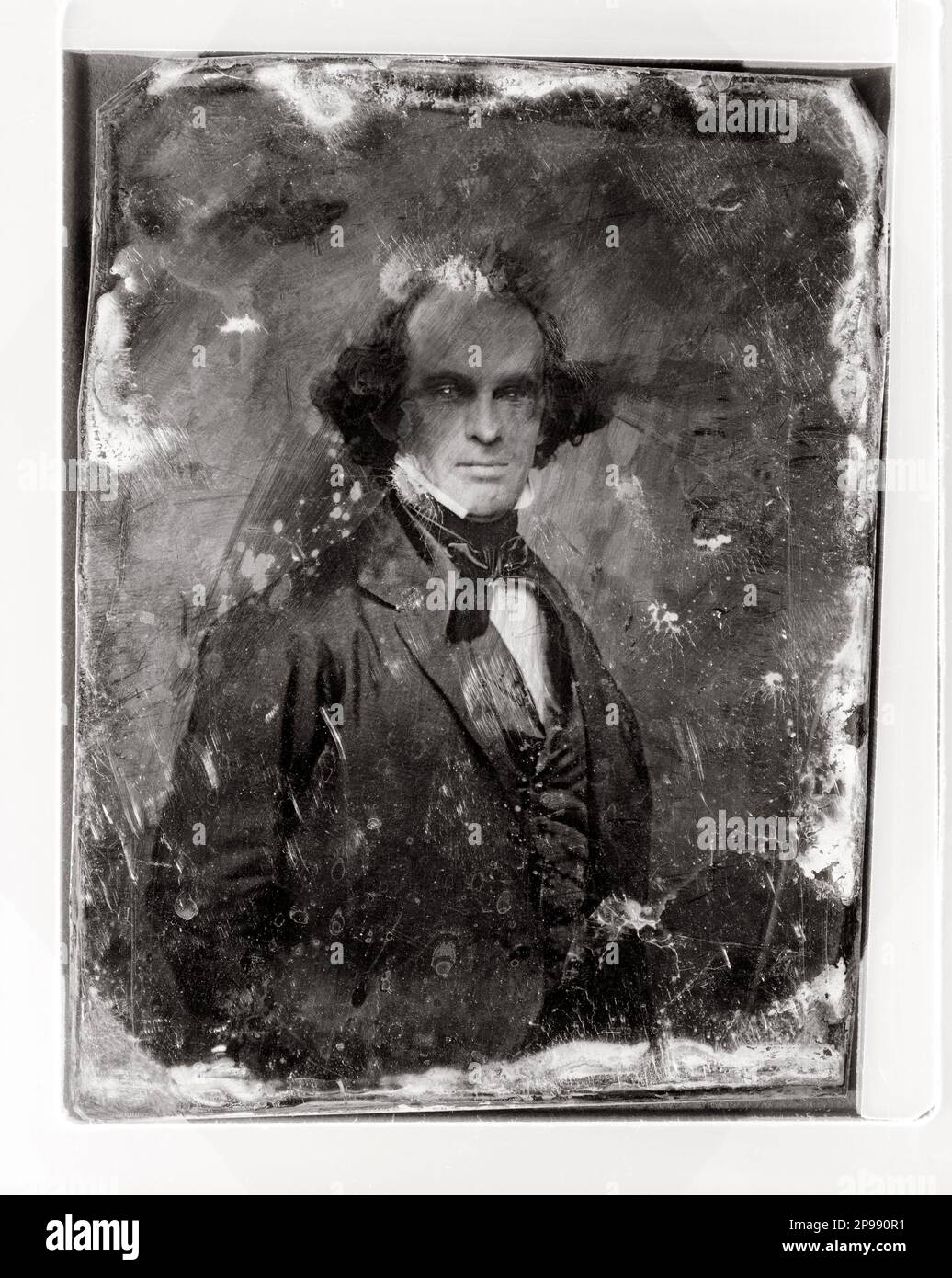 Lo scrittore americano Nathaniel HAWTHORNE ( 1804 - 1864 ) , autore della LETTERA SCARLATTA ( la letera scarlatta - 1850 ) . Daguerropype ritratto da anonimo fotografo , 1850 ca - - SCRITTORE - LETTERATURA - LETTERATURA - LETTERATO - romanziere - novelliere - baffi - baffi - colletto - colletto - cravatta - fiocco - papillon - cravatta - LETTERATO - SCRITTORE - LETTERATURA - LETTERATURA - RITRATTO - RITRATTO - DAGHERROTIPO ----- Archivio BB Foto Stock